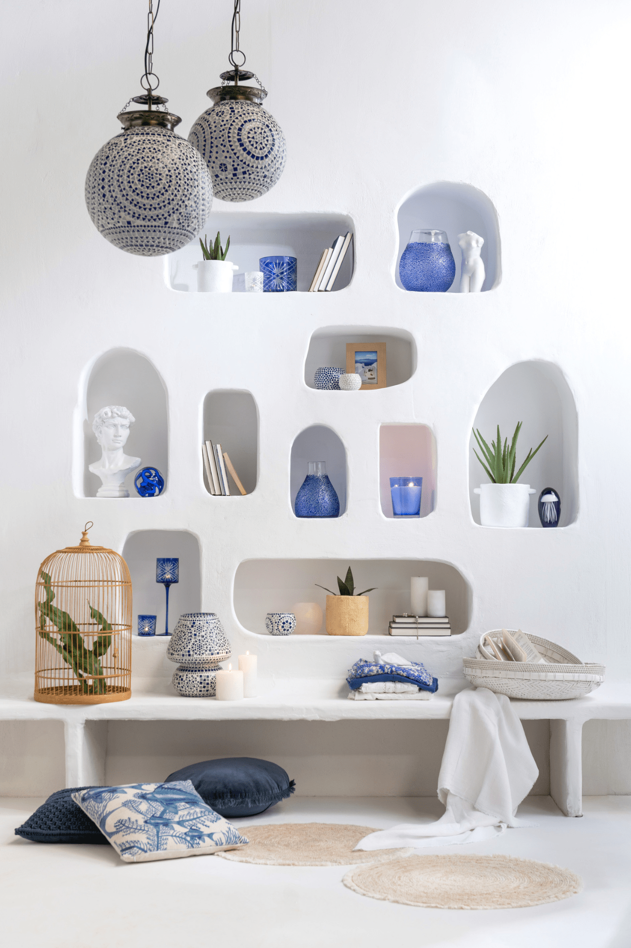 Jolipa Ryu Carpa - Cuscino arredo bianco e azzurro con imbottitura