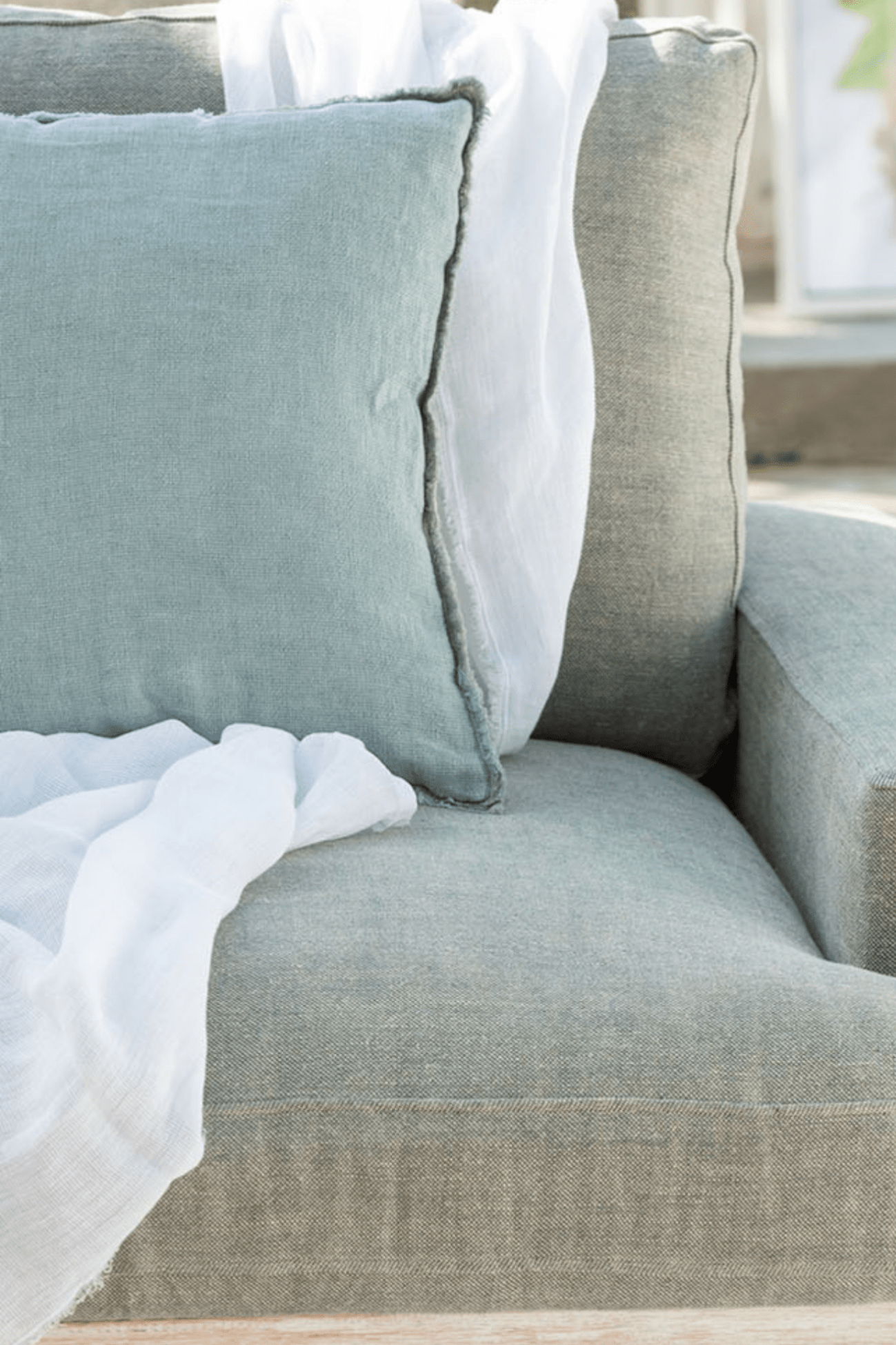 Jolipa Thais Cuscino arredo imbottito in lino color azzurro polvere