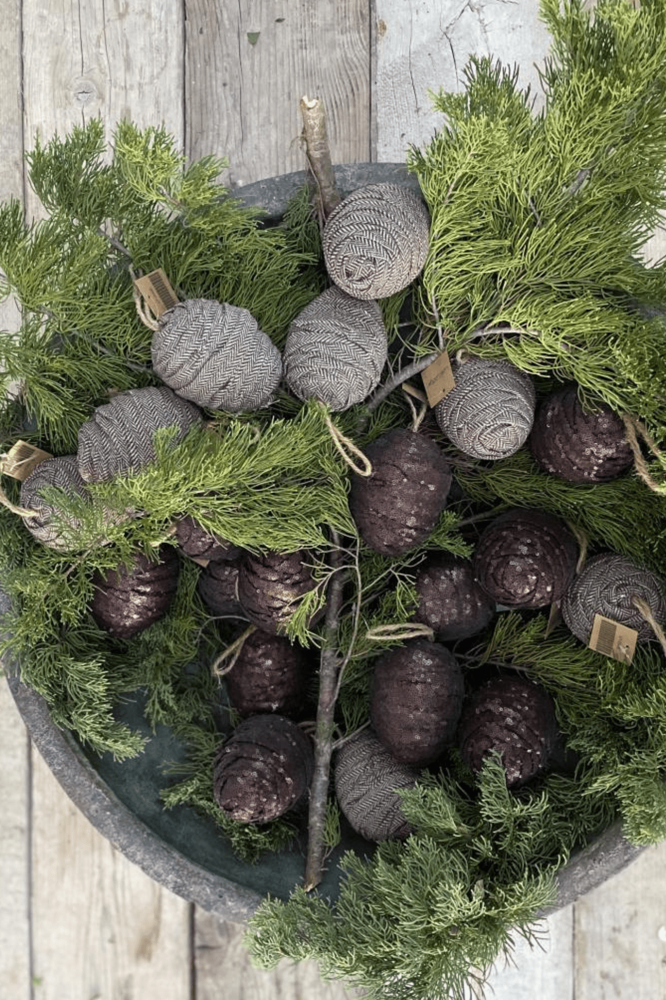 Luxe Lodge Crochet Ciondolo decorativo fatto a mano a forma di pigna con paillettes