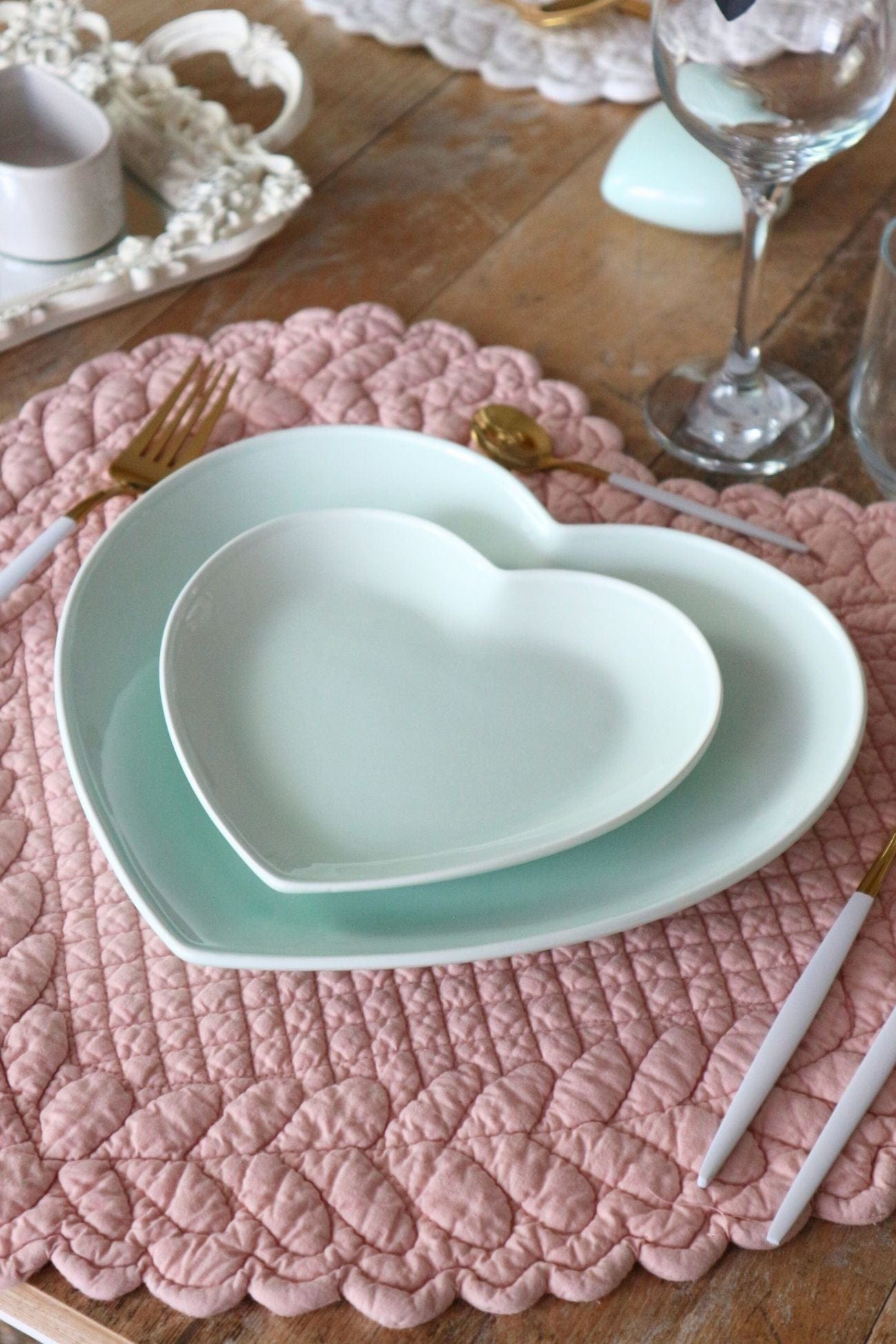 Luxe Lodge Cuore Cuore - Piatto a forma di cuore in ceramica verde | Luxe Lodge