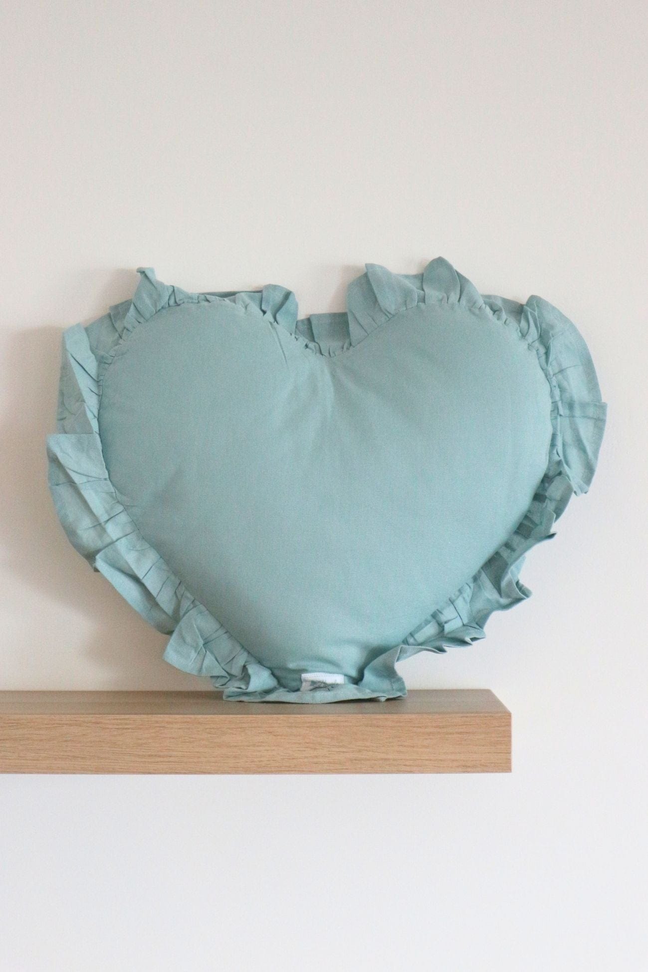 Nuvole di Stoffa Demetra Demetra - Cuscino a forma di cuore color tiffany con balza | Nuvole di Stoffa