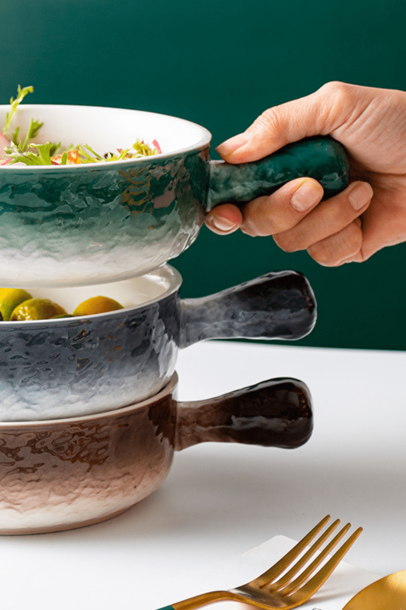 Antiope Design Smeraldo Ciotola in porcellana verde e bianca con rilievi e manico