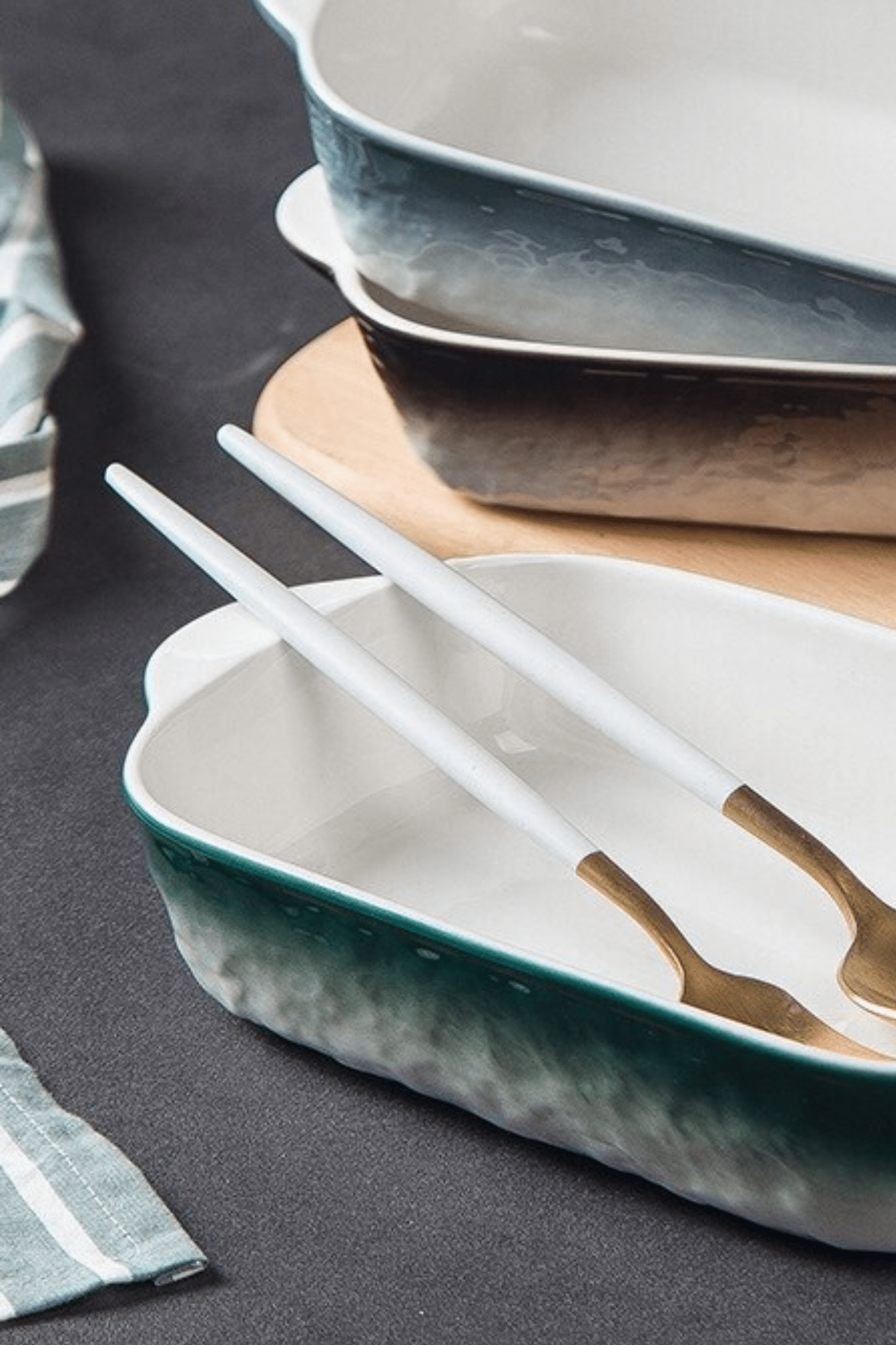 Antiope Design Smeraldo Pirofila piccola in porcellana verde e bianca con rilievi