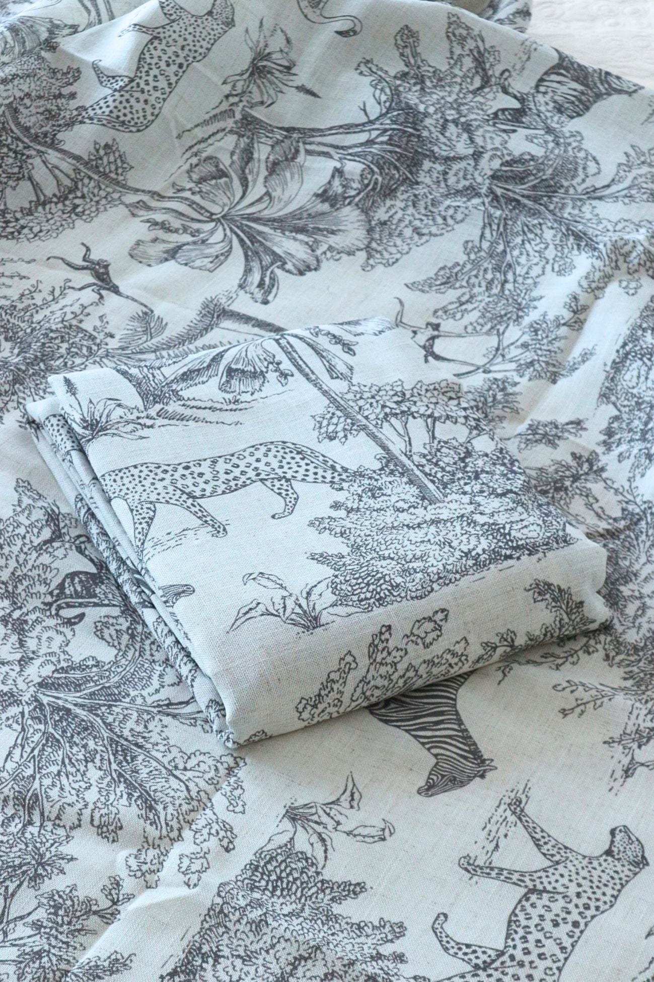 Blanc MariClo' Jungle Fever Jungle Fever - Jungle Fever - Copritutto in poliestere e lino in stile jungle 260x180 | Blanc MariClo'