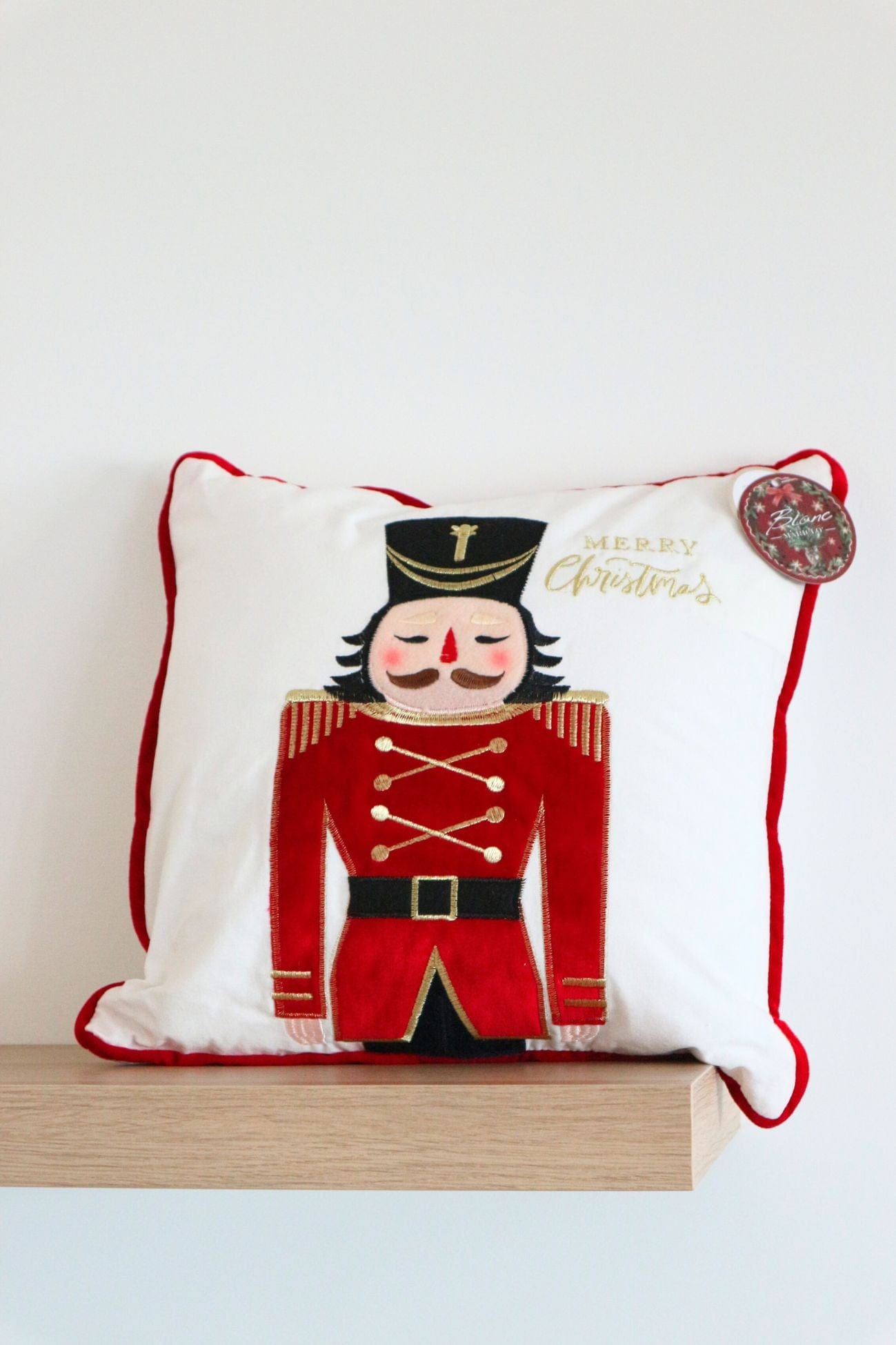 Blanc MariClo' Lo Schiaccianoci Lo Schiaccianoci - Cuscino di Natale bianco con schiaccianoci | Blanc MariClo'
