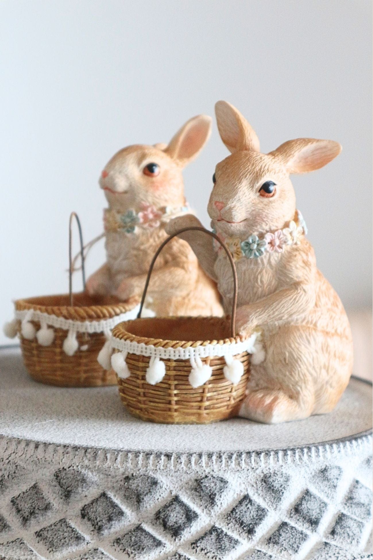 Blanc MariClo' Nemorino Nemorino - Coniglietto pasquale in resina con cestino | Blanc MariClo'