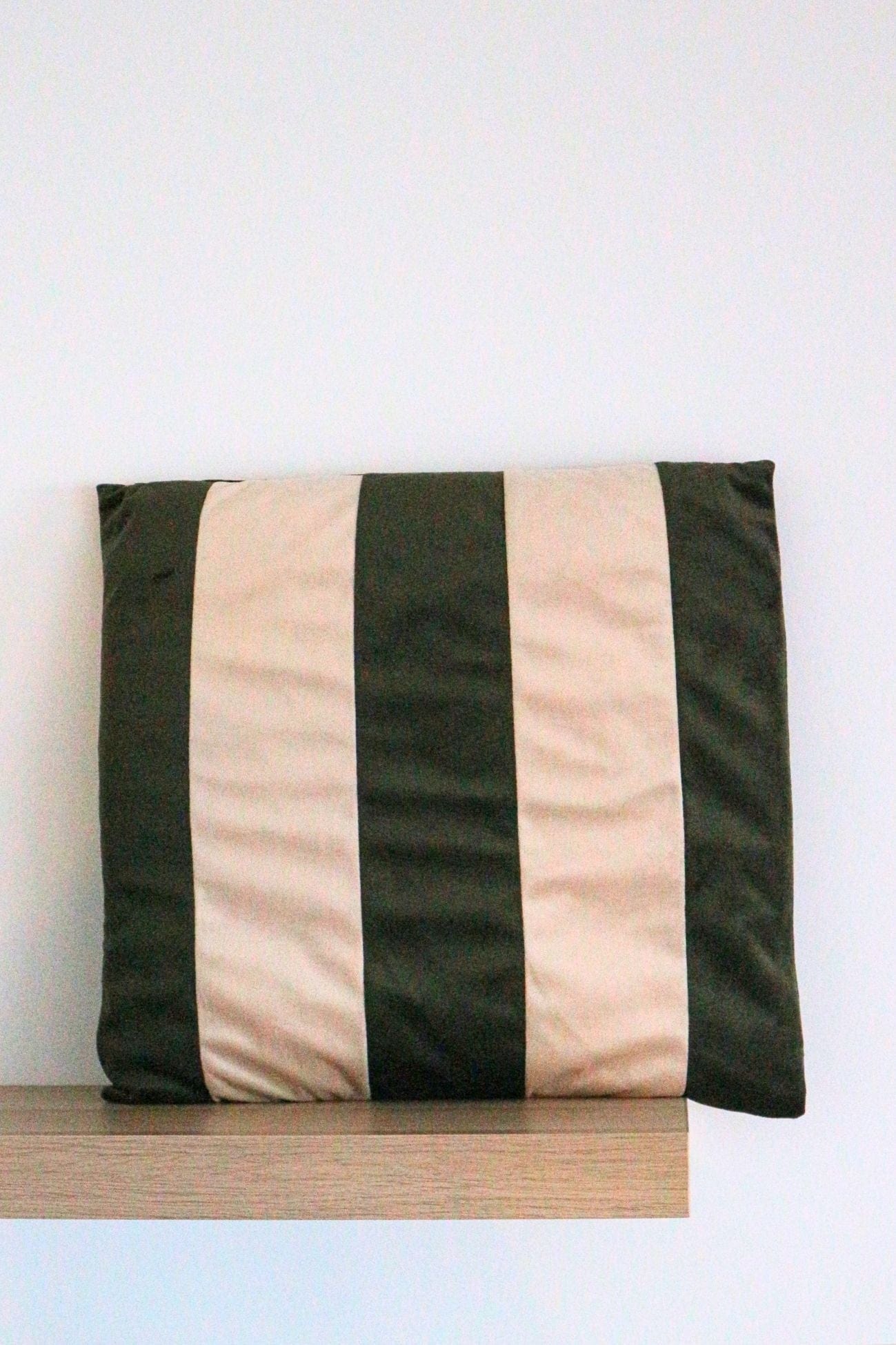 Blanc MariClo' Romeo e Giulietta Romeo e Giulietta - Romeo e Giulietta - Cuscino arredo in velluto a strisce bianche e verdi | Blanc MariClo'