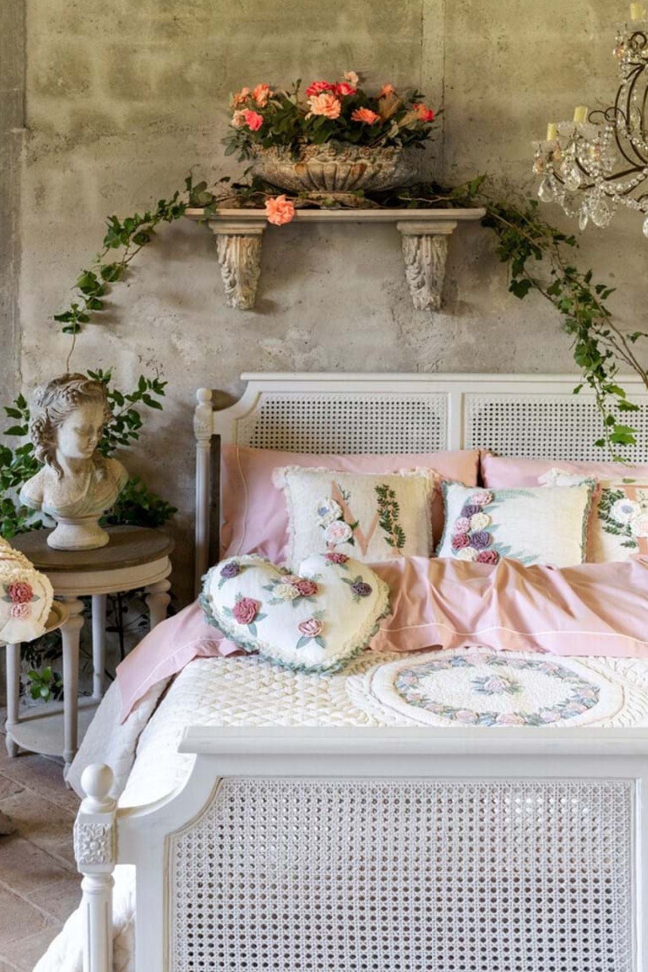 Blanc MariClo' Sapphire Sapphire - Cuscino arredo imbottito con ricamo floreale