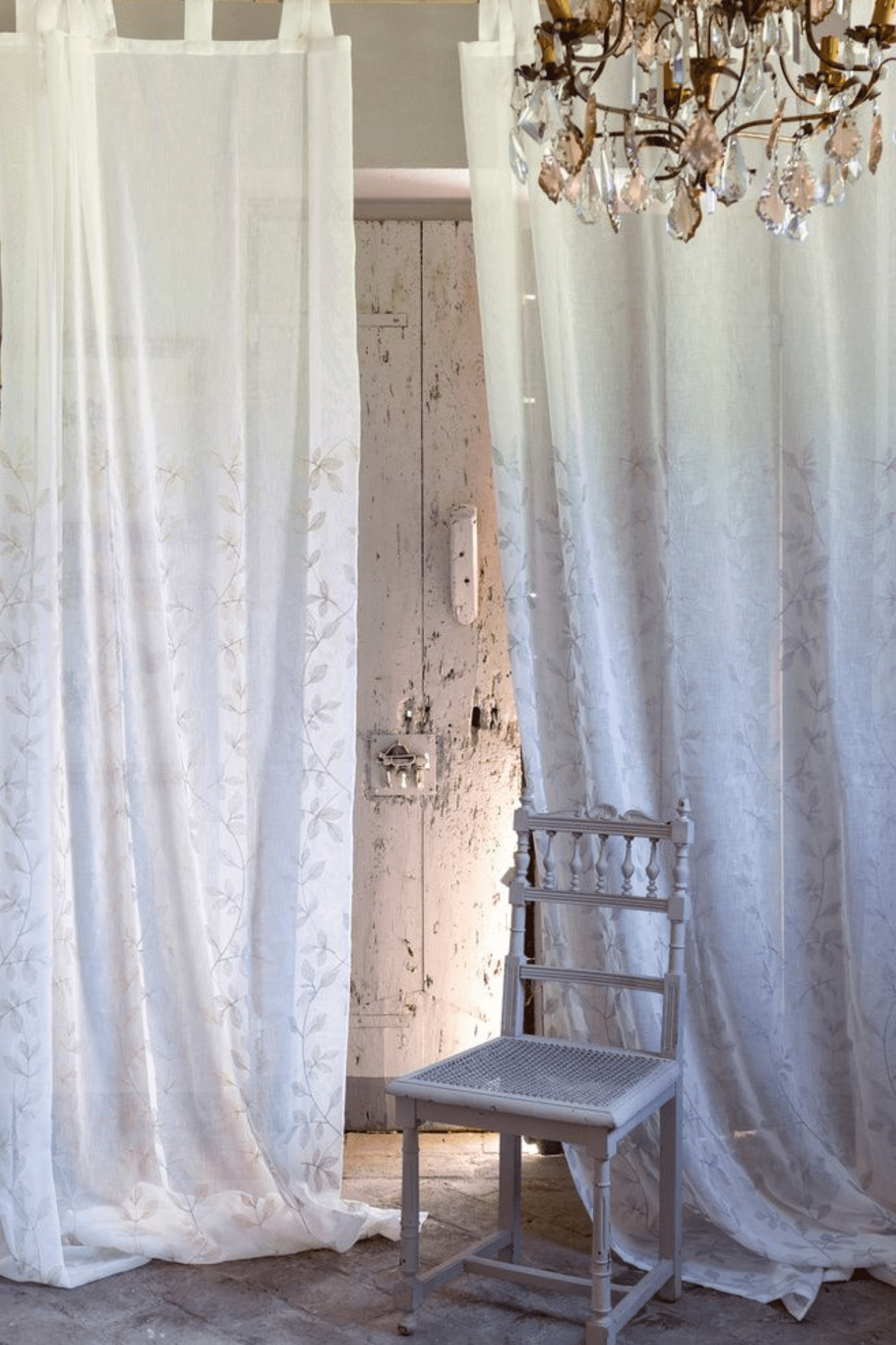 Blanc MariClo' Spring Time Spring Time - Tenda grigia in poliestere con foglioline ricamate 150x290