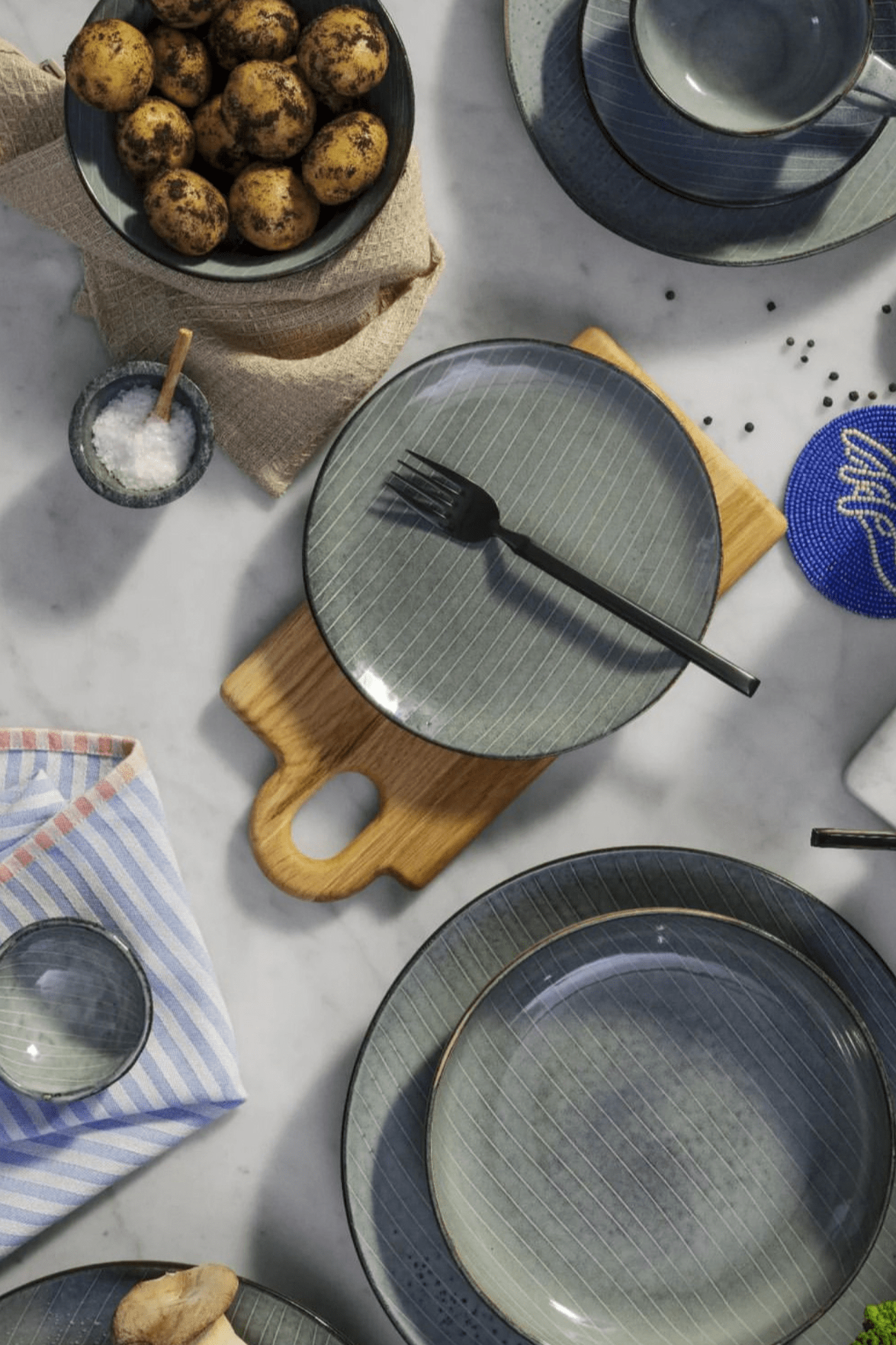 Broste Copenhagen Olina Tagliere da portata in rovere con passante 30x14