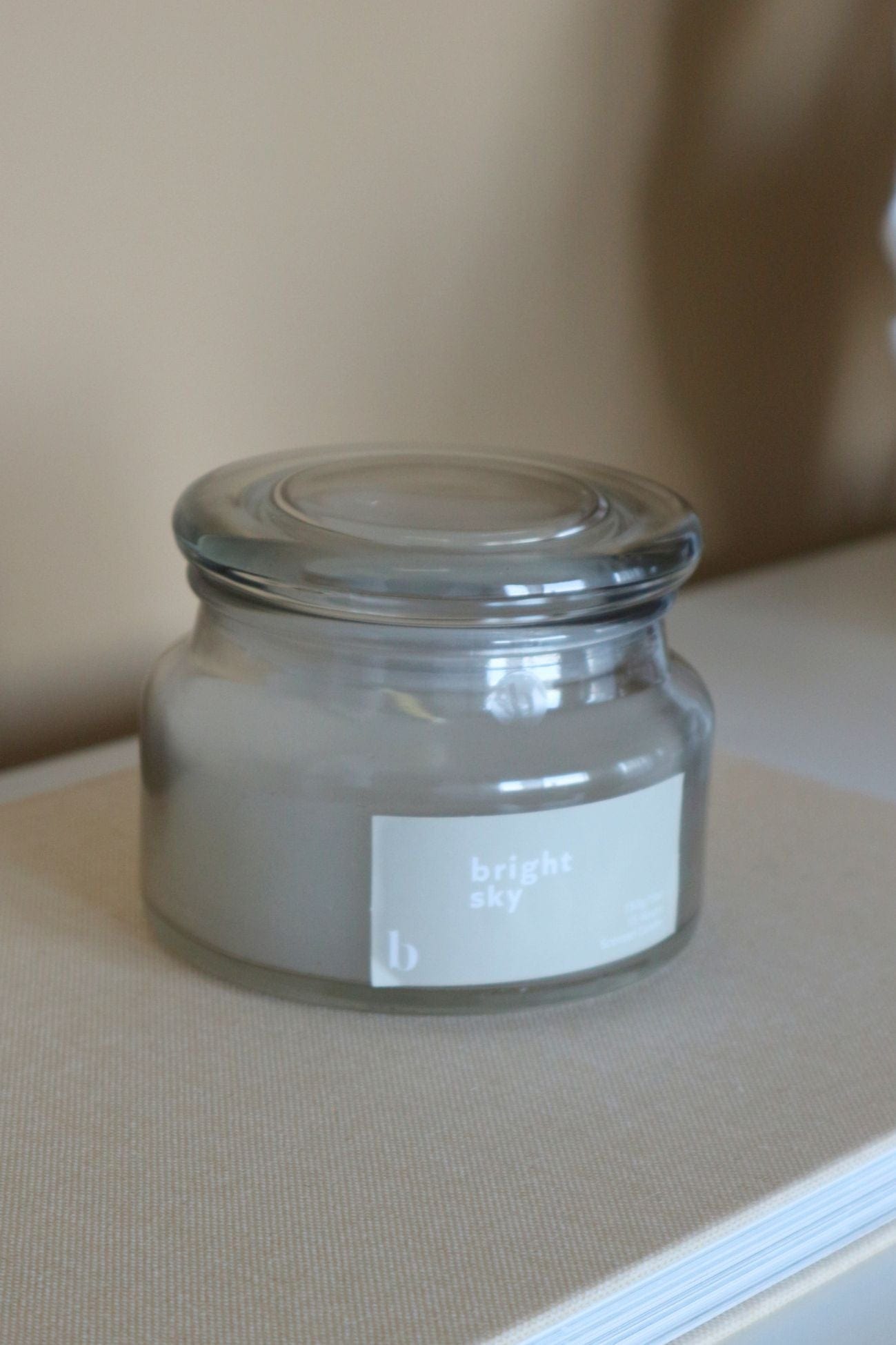 Broste Copenhagen Scented Dreams Scented Dreams - Bright Sky - Candela profumata ciclamino e fiore di mughetto | Broste Copenhagen