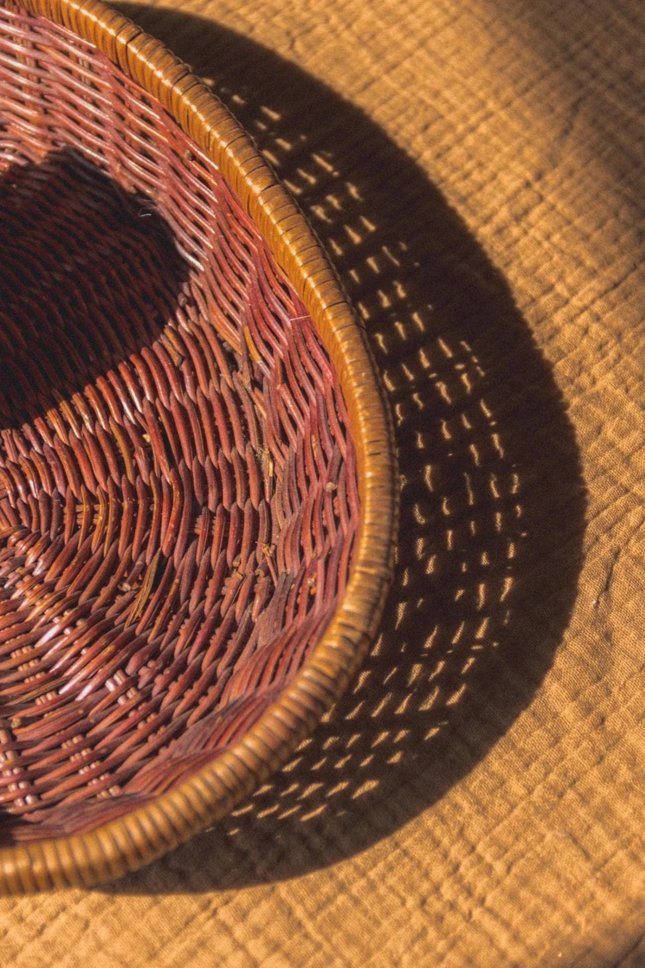 Éloge Sary Cestino da tavola ovale in vimini scuro