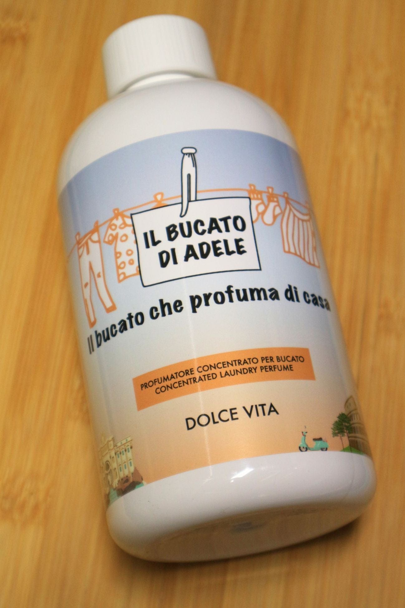 Il Bucato di Adele Dolce Vita Dolce Vita - Profumatore per bucato muschiato - bergamotto e fiori d’arancio | Il Bucato di Adele