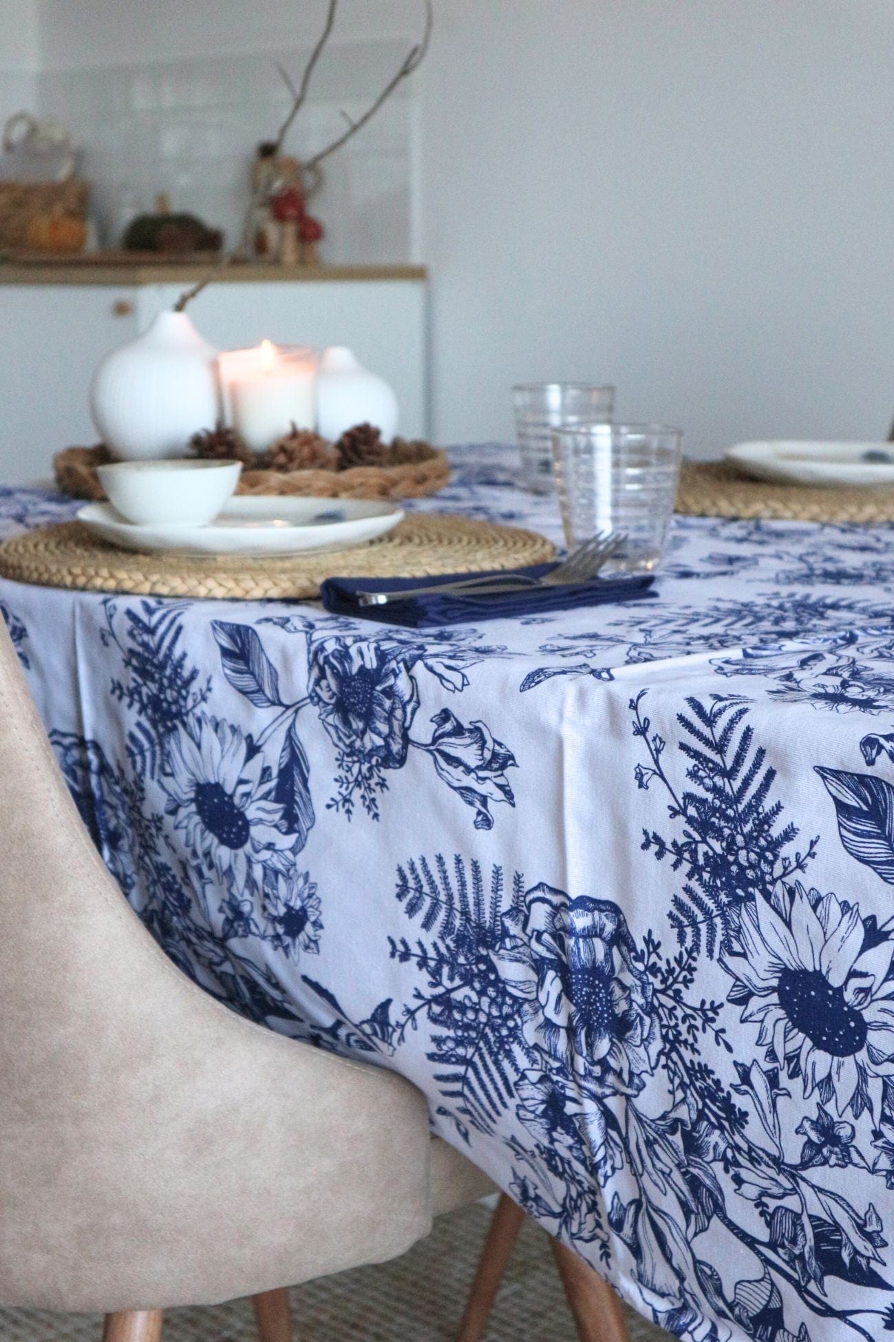 Item International Akina Tovaglia quadrata in cotone bianca con tovaglioli 150x150