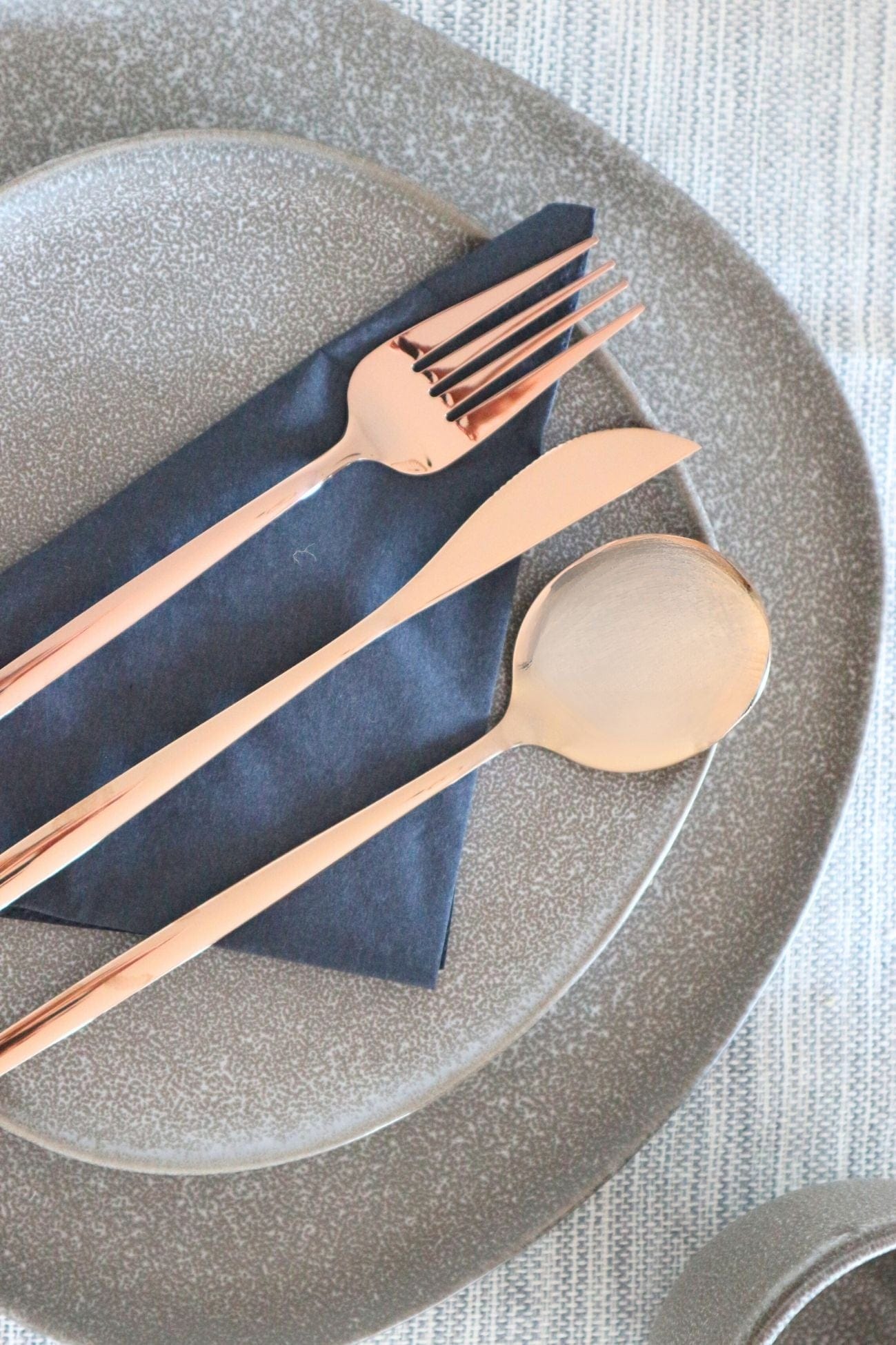 Item International Amaka Amaka - Set di 16 posate in acciaio inox ramato per 4 persone | Item International