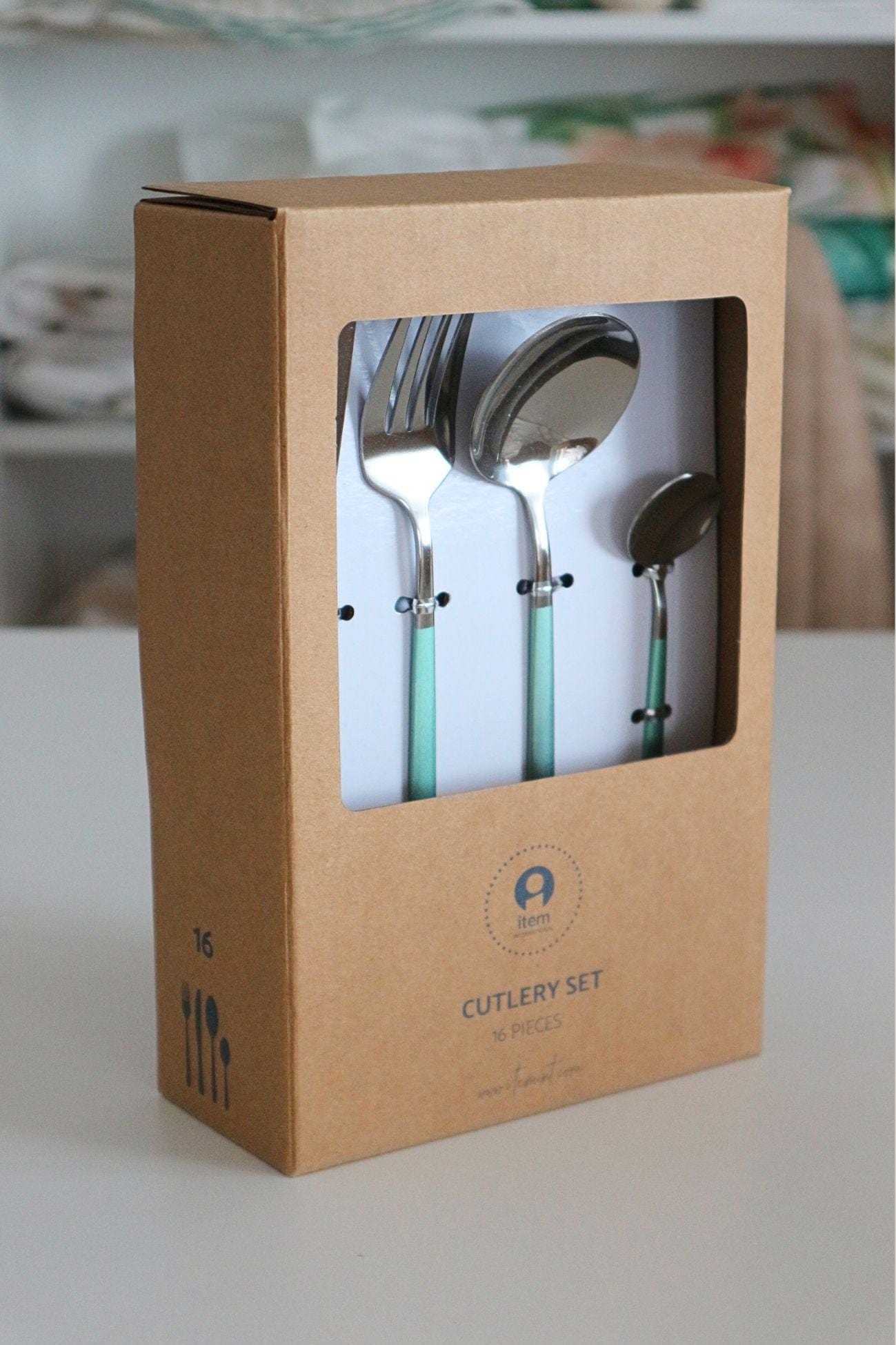 Item International Amaka Set di 16 posate in acciaio inox e manico azzurro per 4 persone