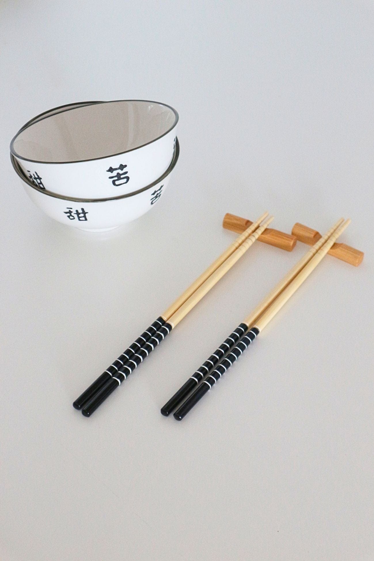 Item International Asuka Asuka - Set di 2 ciotole in porcellana e bacchette in bambù | Item International