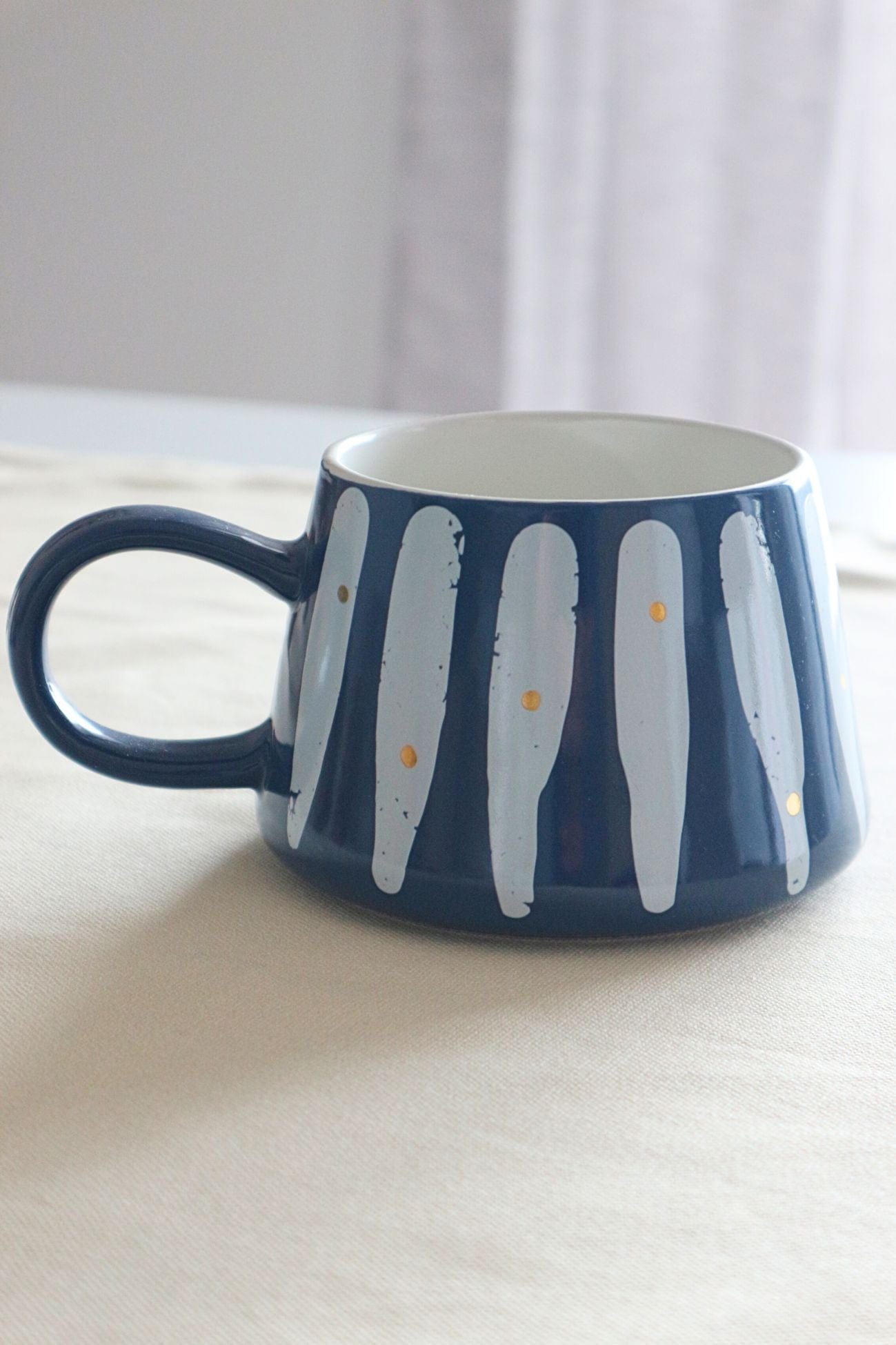 Item International Benoit Benoit - Tazza in porcellana blu con macchie bianche e oro 370 ml | Item International