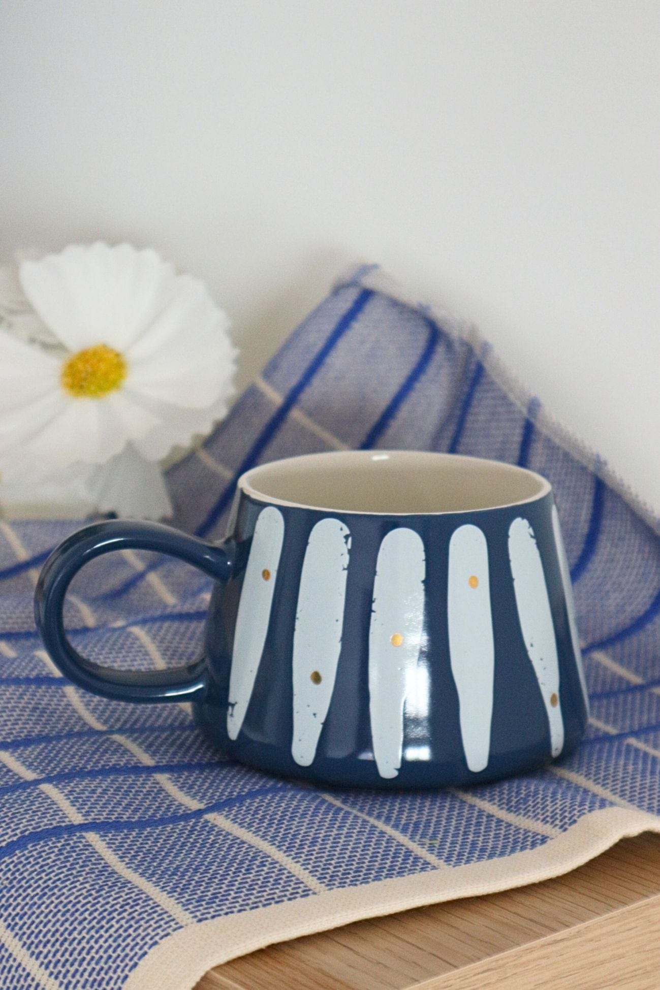 Item International Benoit Benoit - Tazza in porcellana blu con macchie bianche e oro 370 ml | Item International