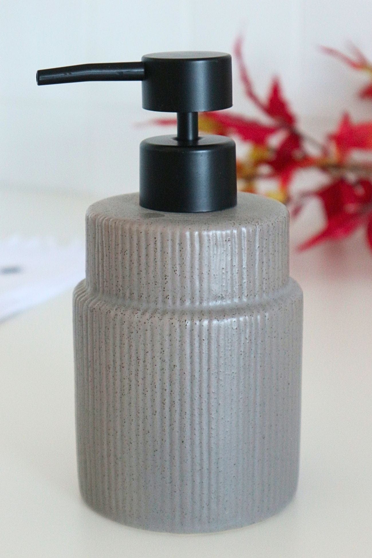 Item International Cora Cora - Dosatore di sapone in gres porcellanato grigio scuro | Item International