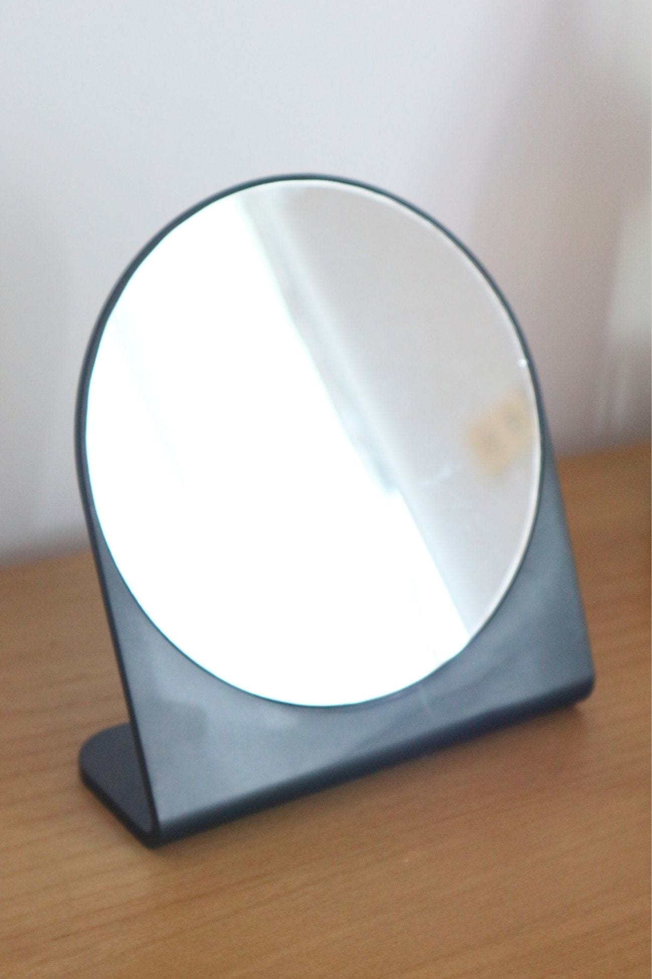 Item International Diane Diane - Specchio da tavolo tondo nero | Item International