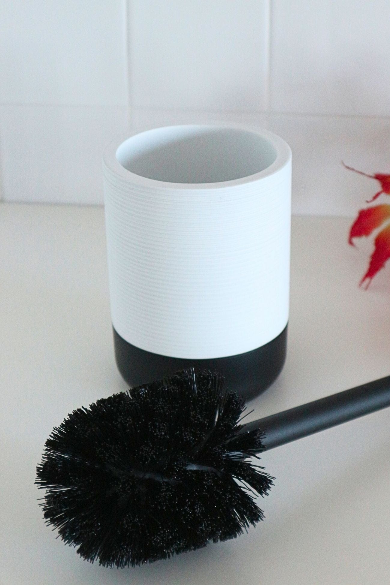 Item International Drew Drew - Scopino in resina bianco e nero | Item International