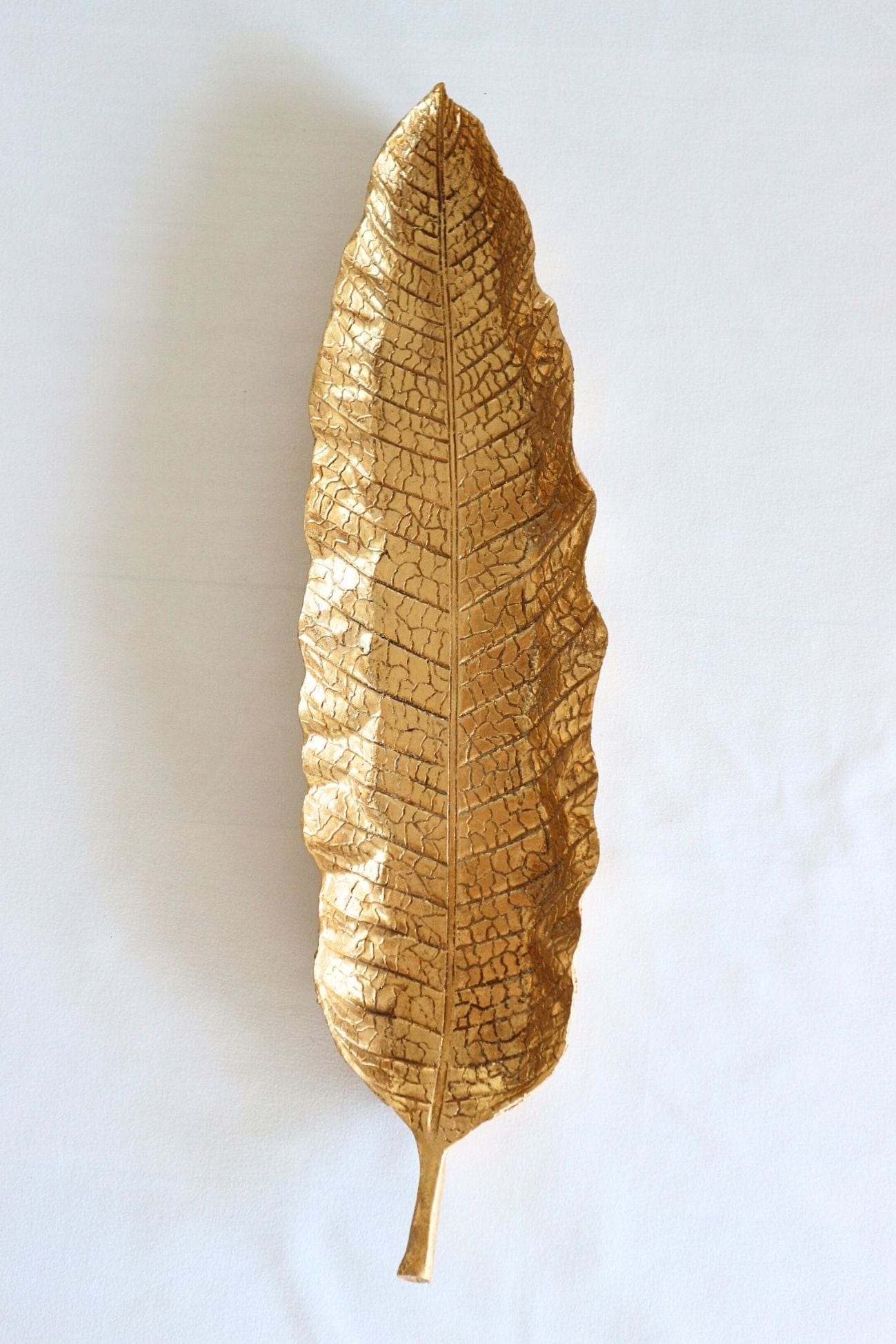 Item International Emas Emas - Svuotatasche dorato lungo a forma di foglia  | Item International