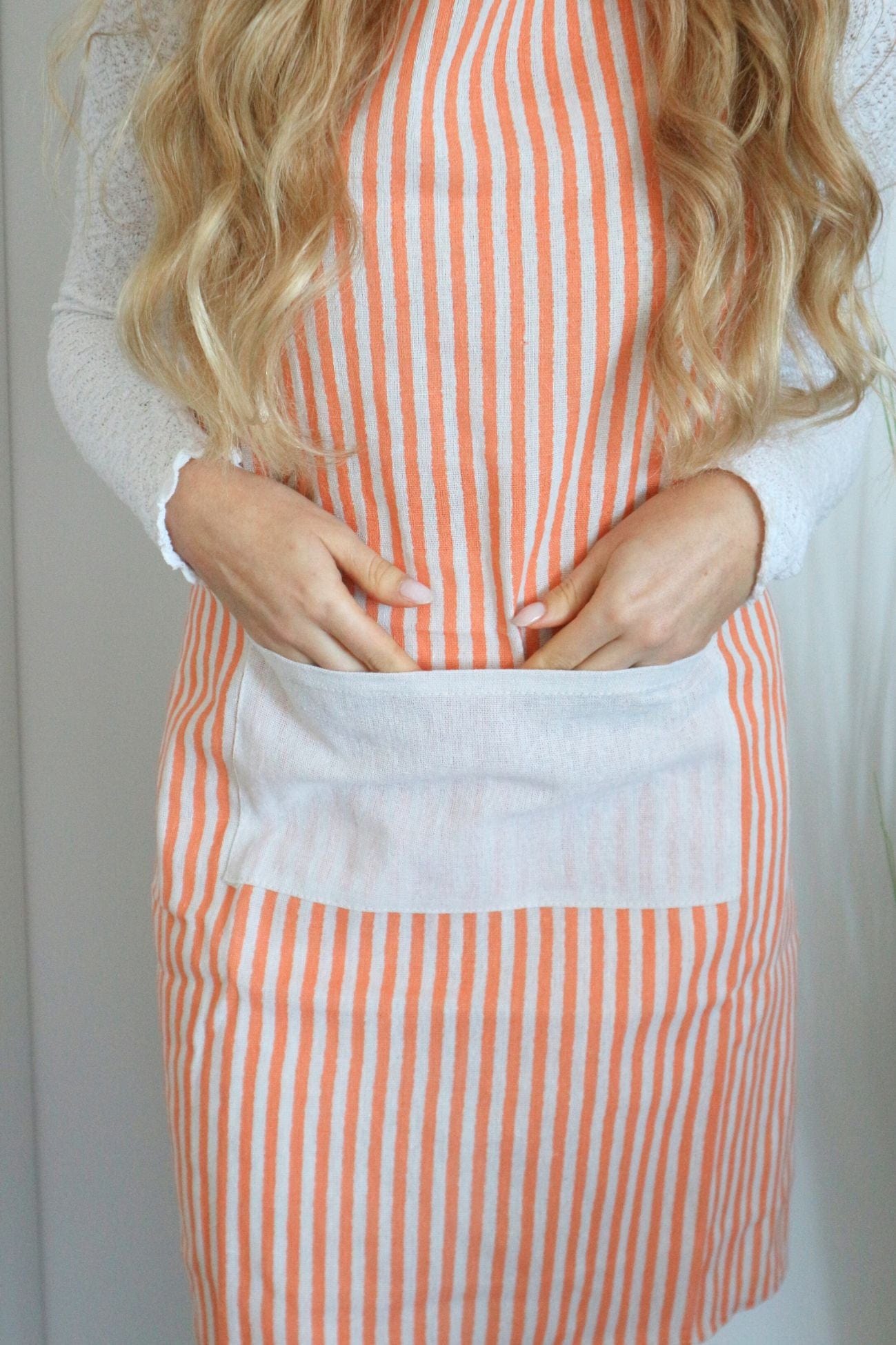 Item International Emilie Emilie - Grembiule arancione a righe con tasca | Item International