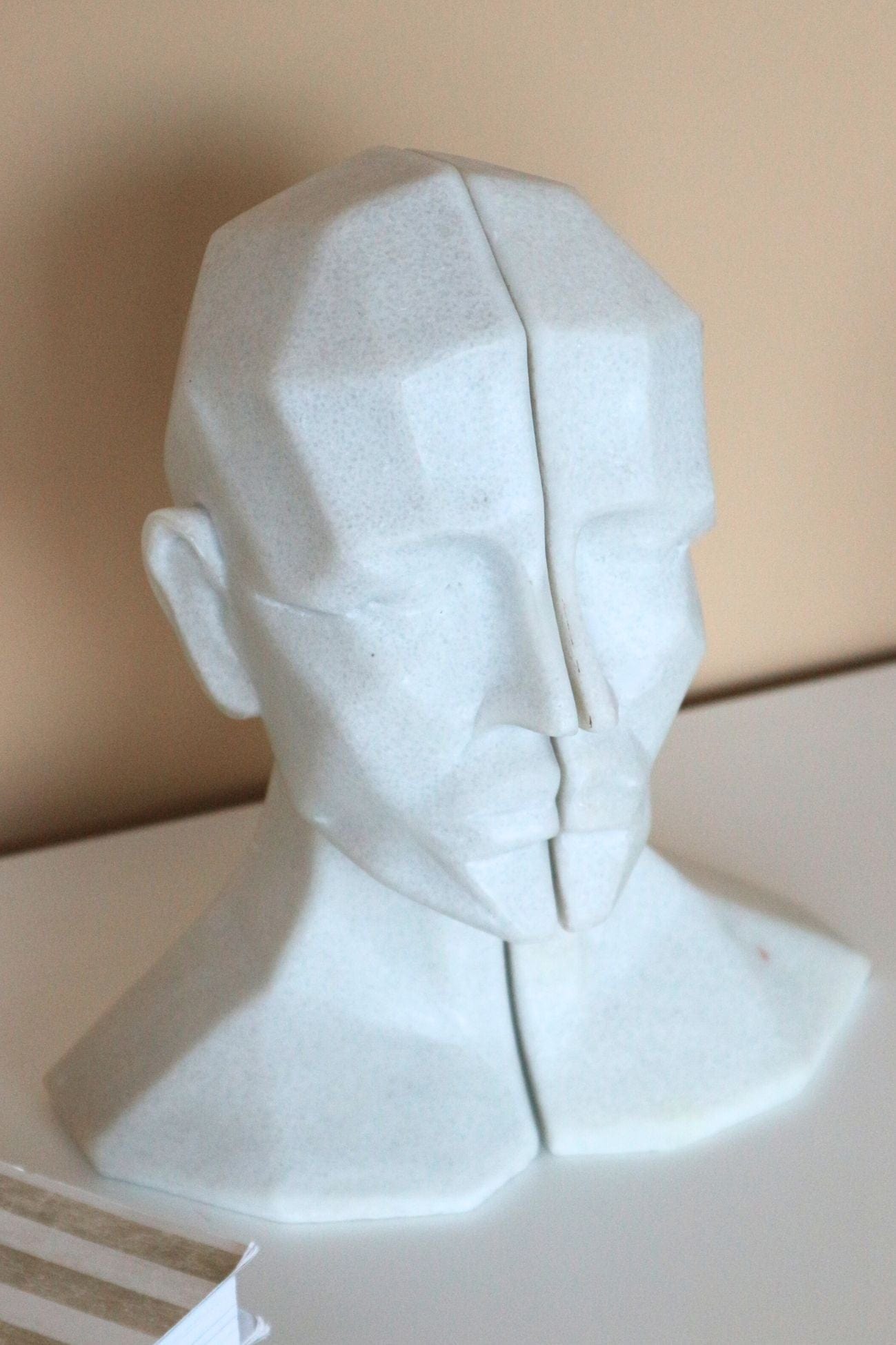 Item International Ferdinand Ferdinand - Set di 2 fermalibri a forma di viso geometrico | Item International