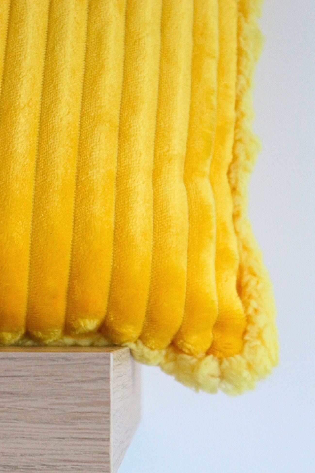 Item International Flaus Flaus - Cuscino arredo imbottito giallo ocra | Item International