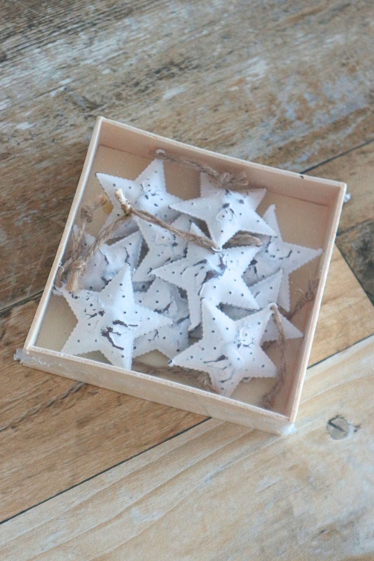 Item International Glida Glida - Set di 10 ciondoli natalizi bianchi a forma di stella | Item International