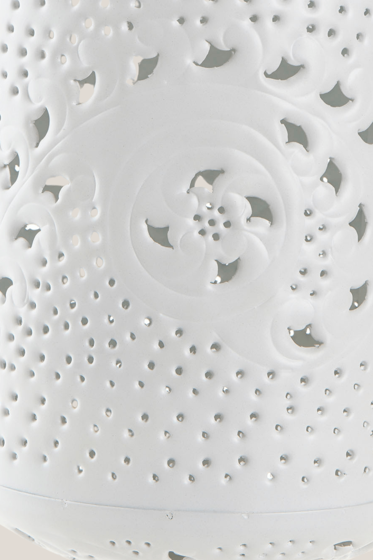 Item International Harper Lanterna in metallo bianco traforato