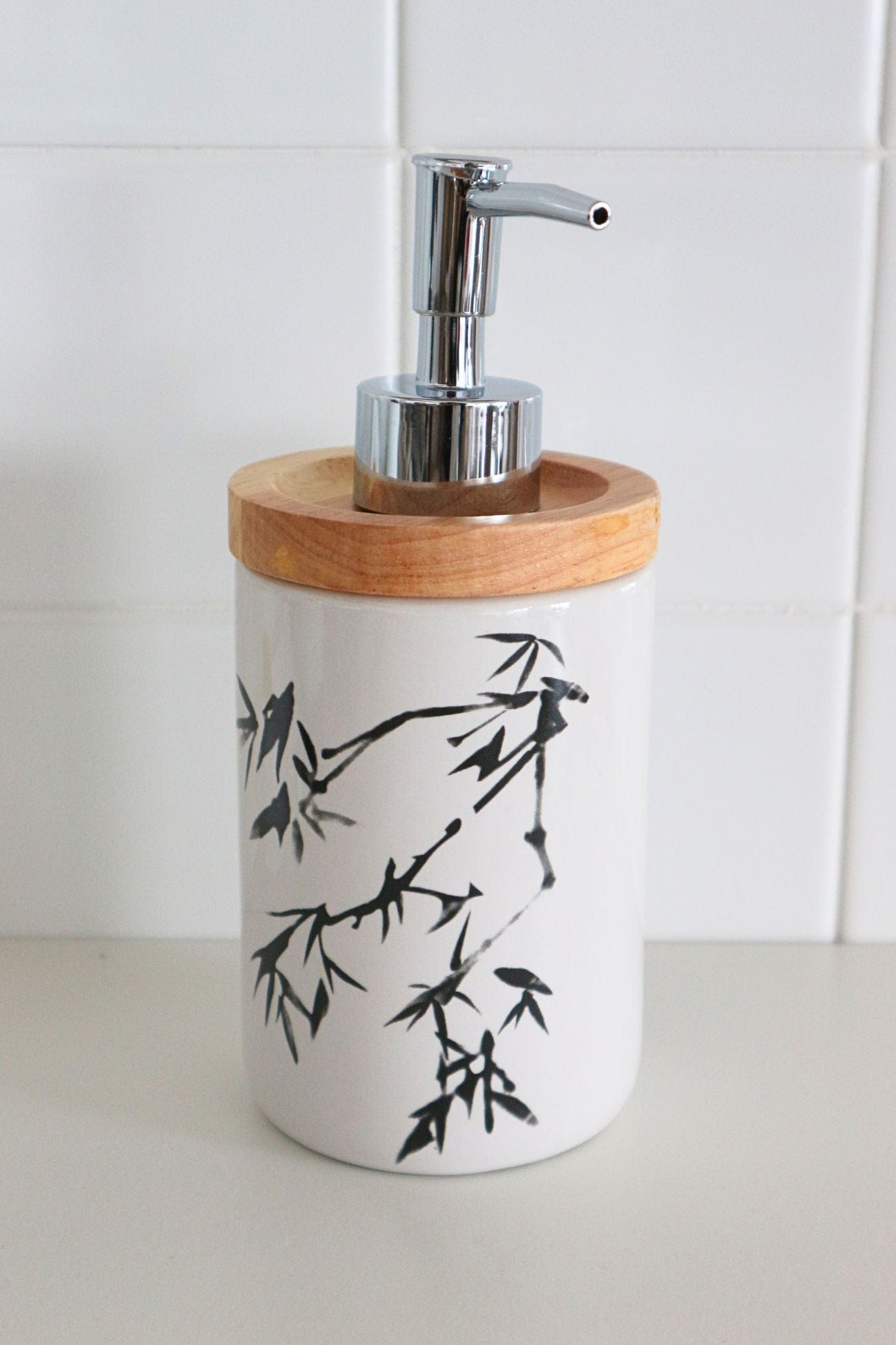 Item International Hevea Hevea - Dosatore di sapone in gres bianco floreale | Item International