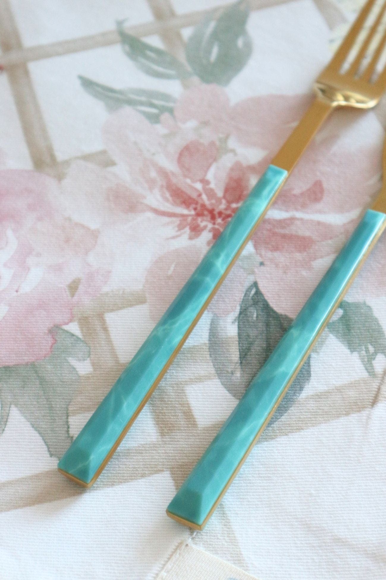 Item International Jade Jade - Set di 16 posate in acciaio inox dorato e manico verde per 4 persone | Item International