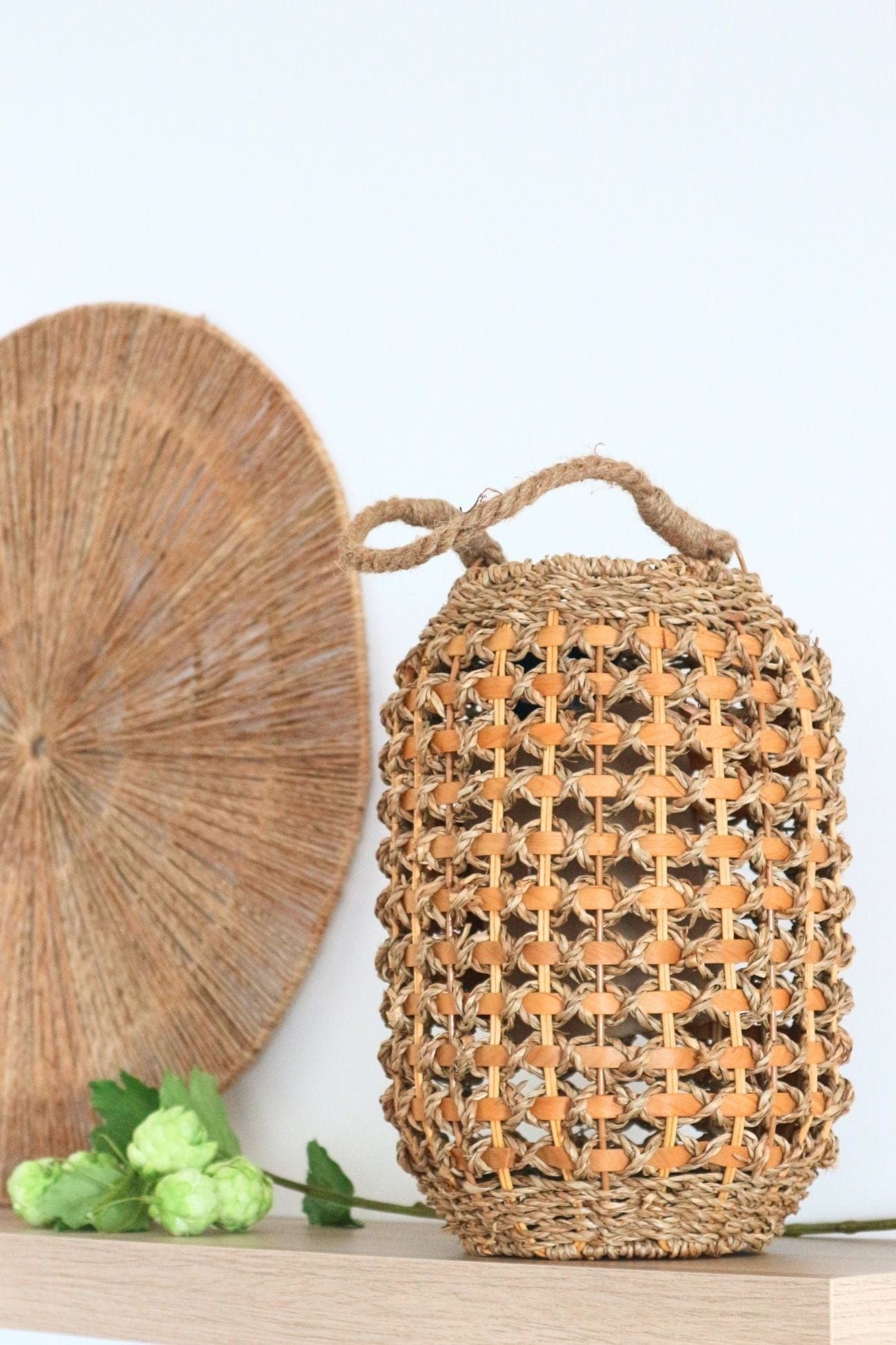 Item International Jarik Jarik - Lanterna intrecciata in fibra naturale | Item International