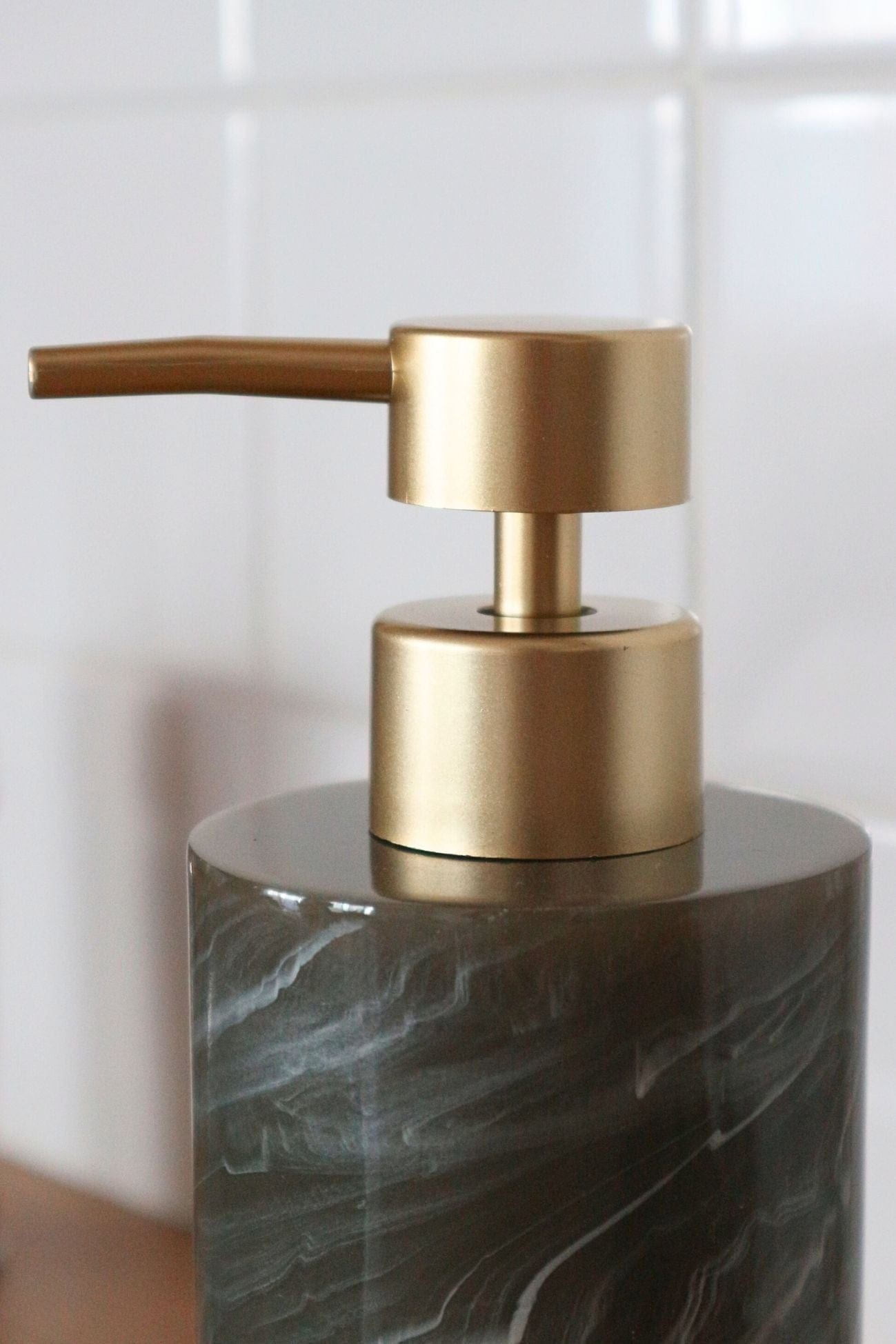 Item International Jibaro Jibaro - Dosatore di sapone in resina dorato sfumato | Item International