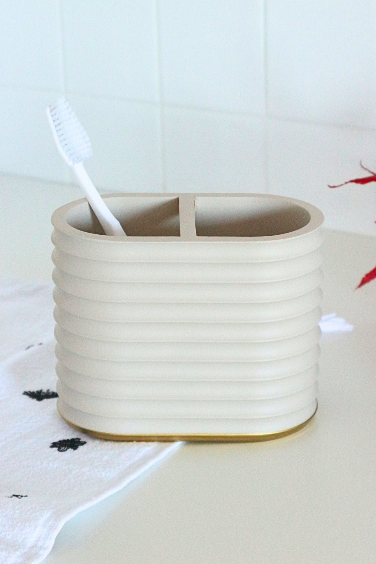 Item International Jolie Jolie - Bicchiere portaspazzolino doppio in resina rosa