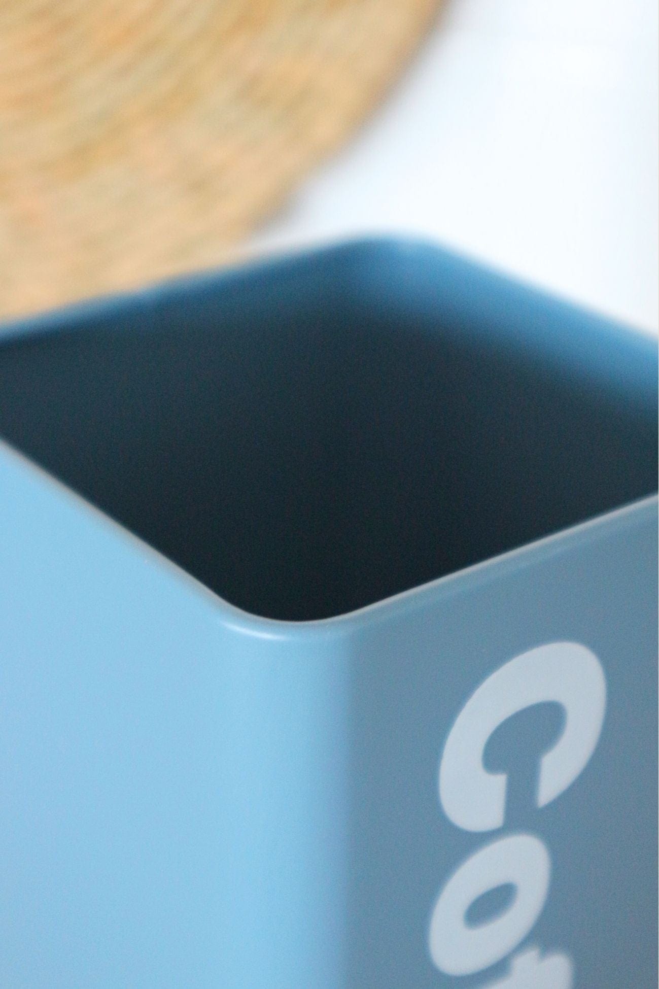 Item International Joseph Joseph - Barattolo in metallo azzurro e tappo in bambù - Coffee | Item International