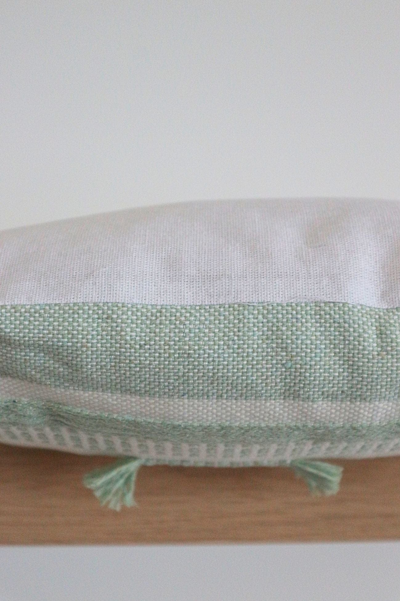 Item International Jumbai Jumbai - Cuscino arredo imbottito in cotone azzurro e bianco | Item International