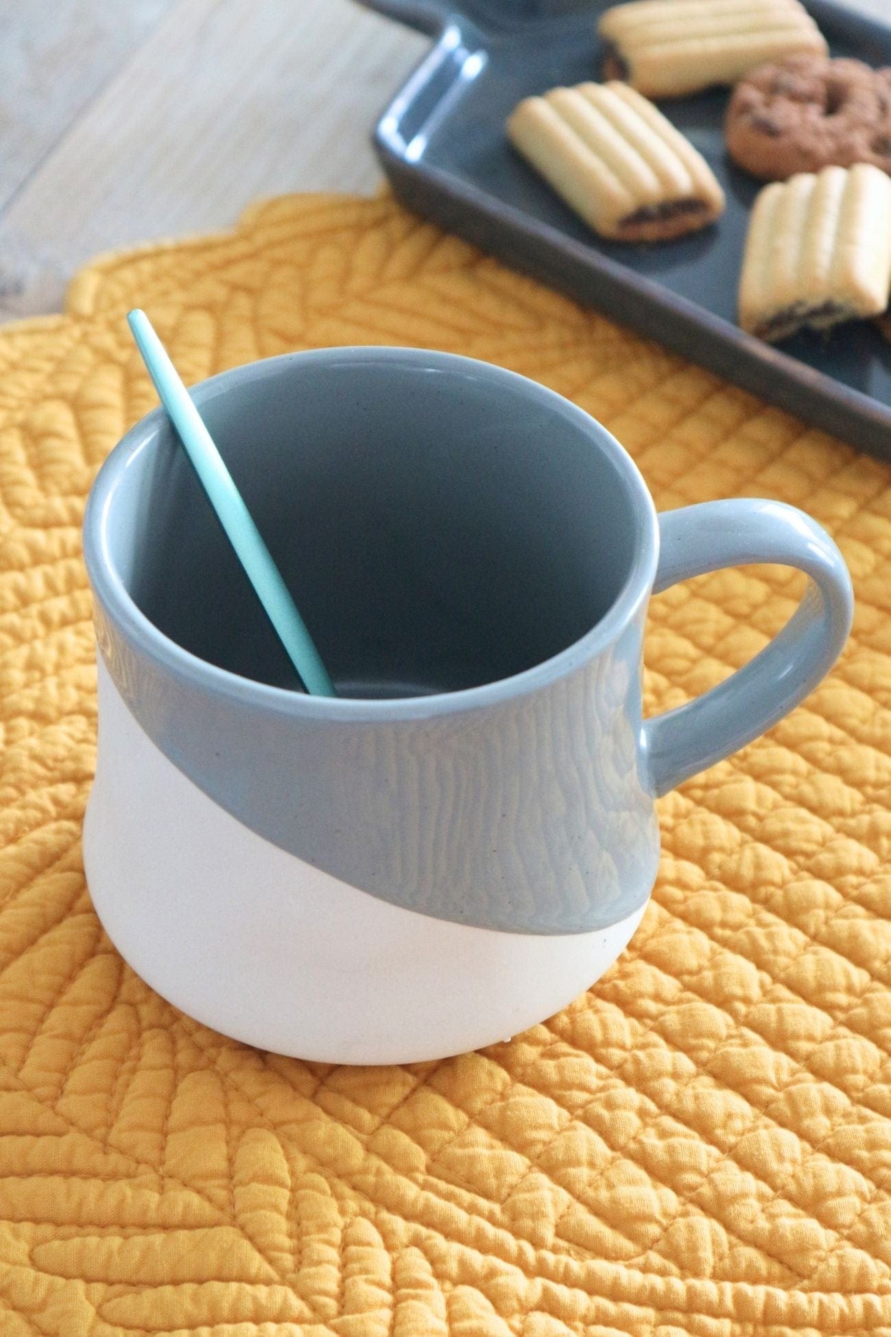 Item International Kamilla Kamilla - Tazza in porcellana con base beige 385 ml | Item International