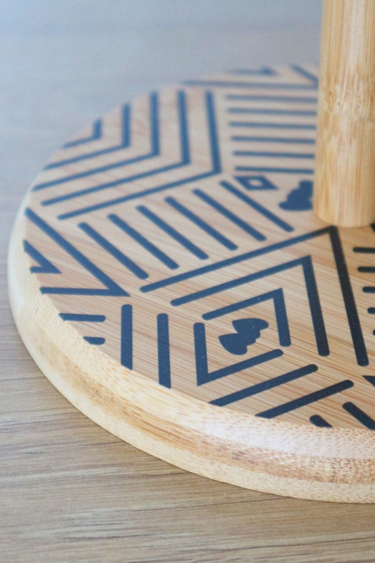 Item International Kanok Kanok - Portarotoli in bambù con incisioni tribali | Item International