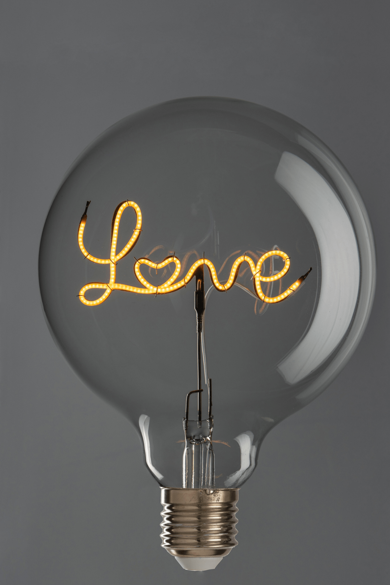 Item International Lamp Love - Lampadina E27 con scritta
