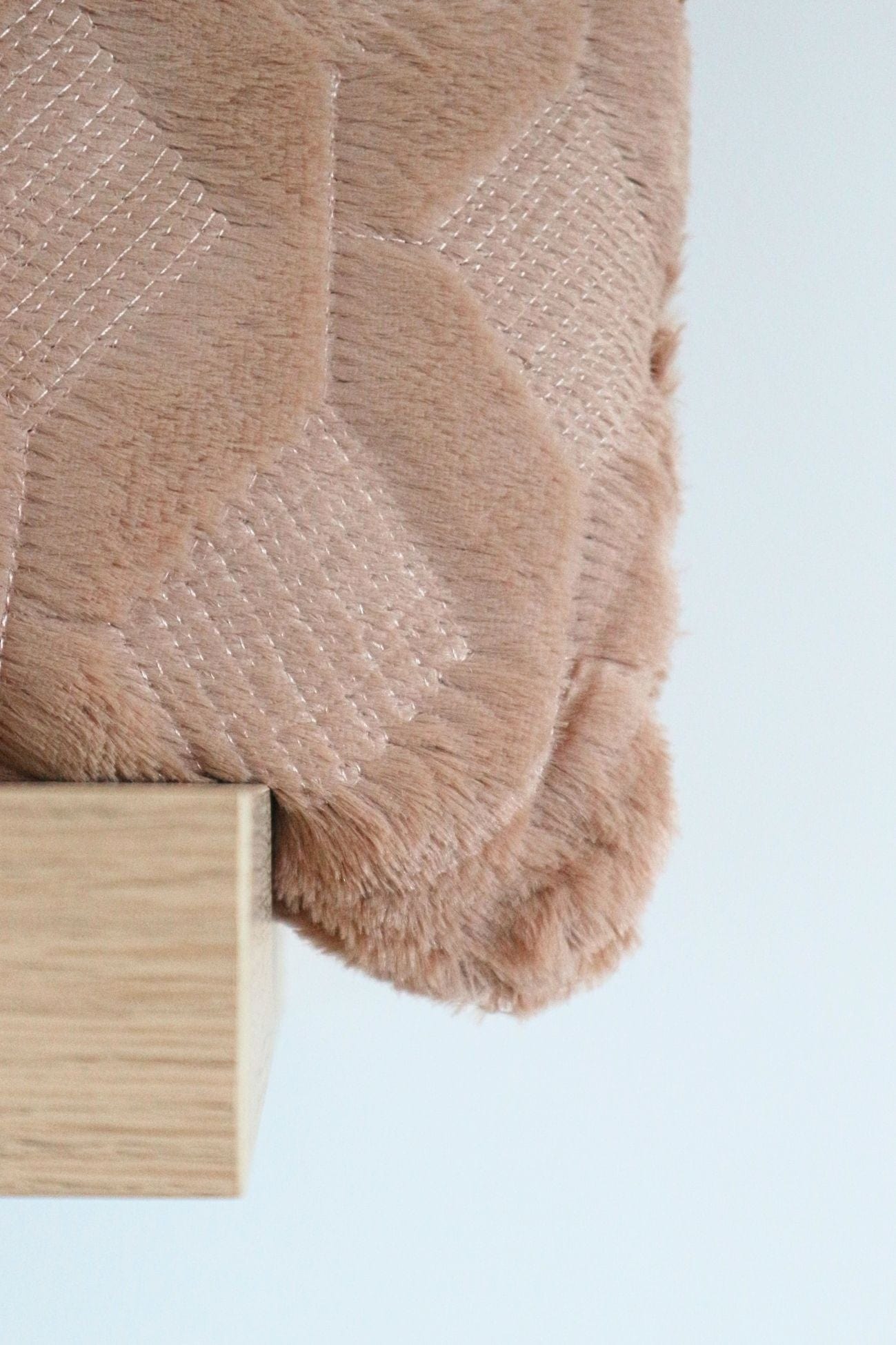 Item International Meki Meki - Cuscino arredo imbottito marrone | Item International