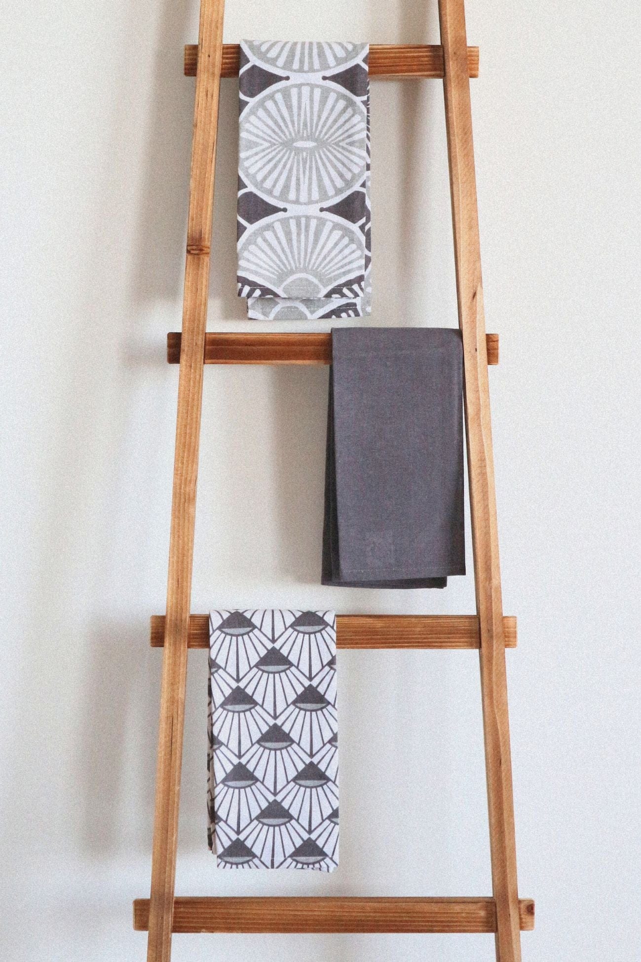 Item International Mila Mila - Set di 3 strofinacci in cotone grigio e bianco | Item International