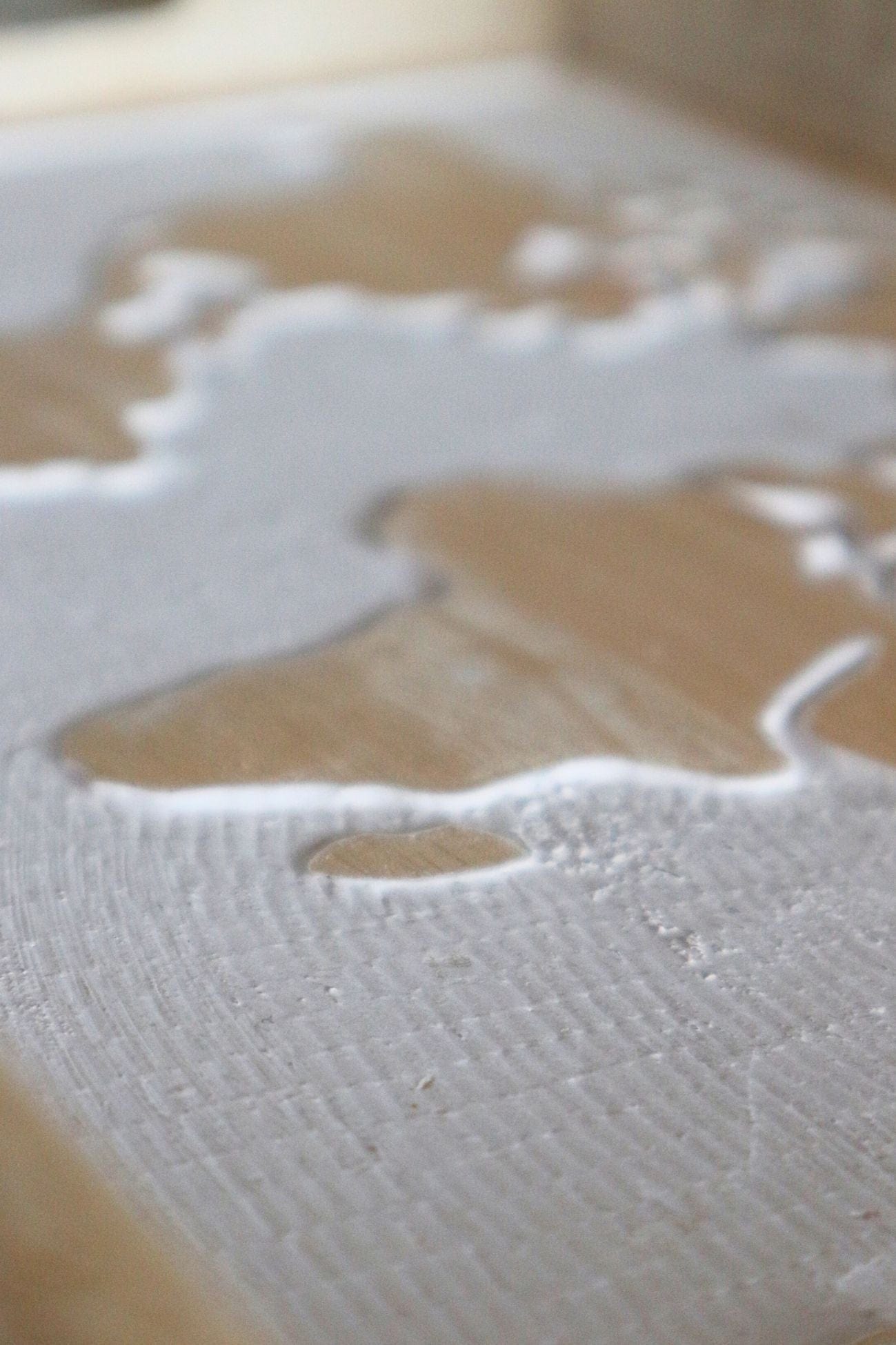 Item International Morrigan Morrigan - Vassoio decorativo in legno di mango con mappamondo intagliato | Item International