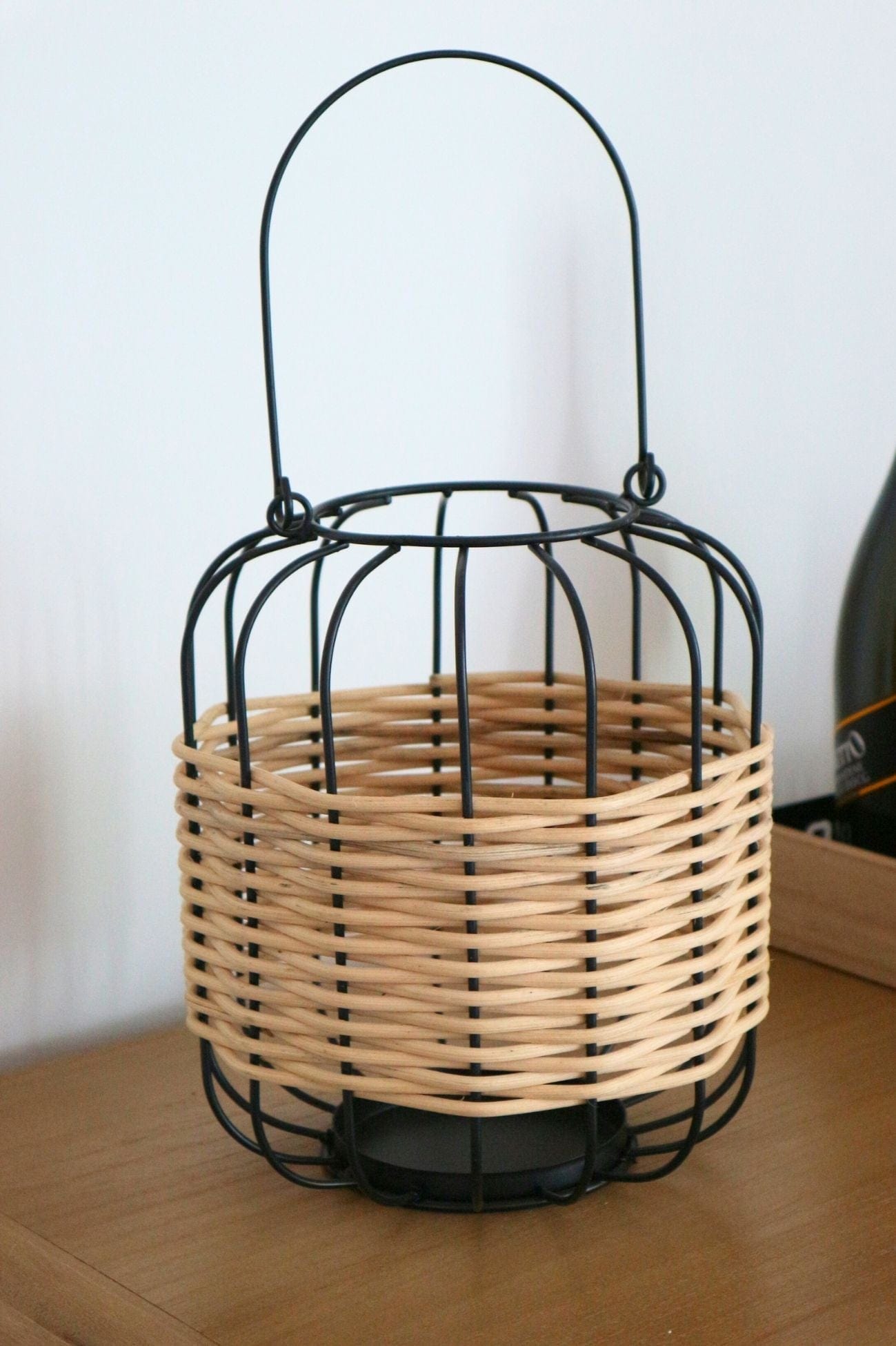 Item International Nick Nick - Lanterna nera in ferro e rattan in stile loft | Item International