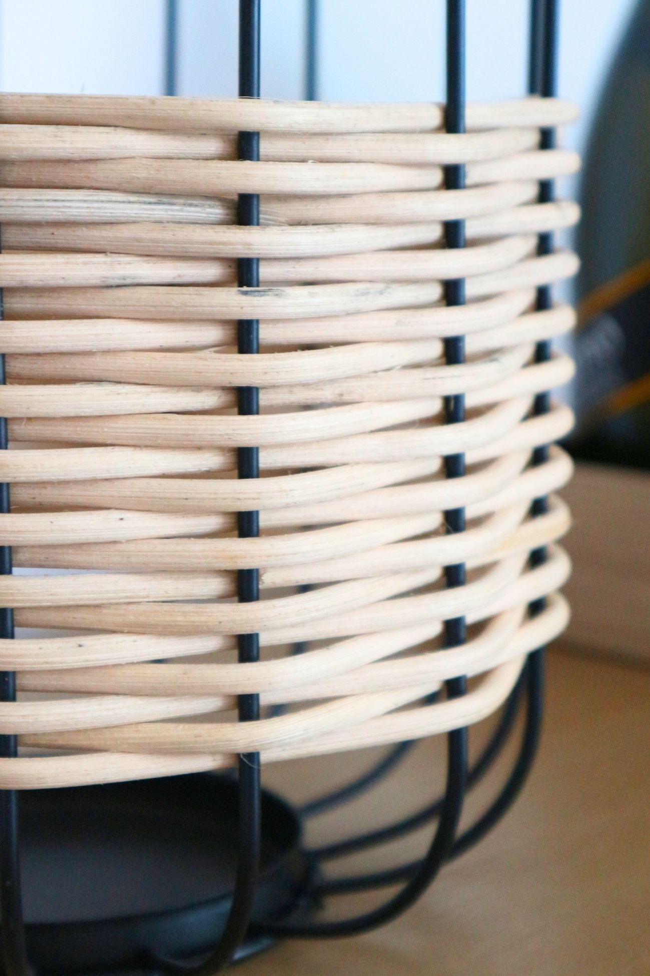 Item International Nick Nick - Lanterna nera in ferro e rattan in stile loft | Item International