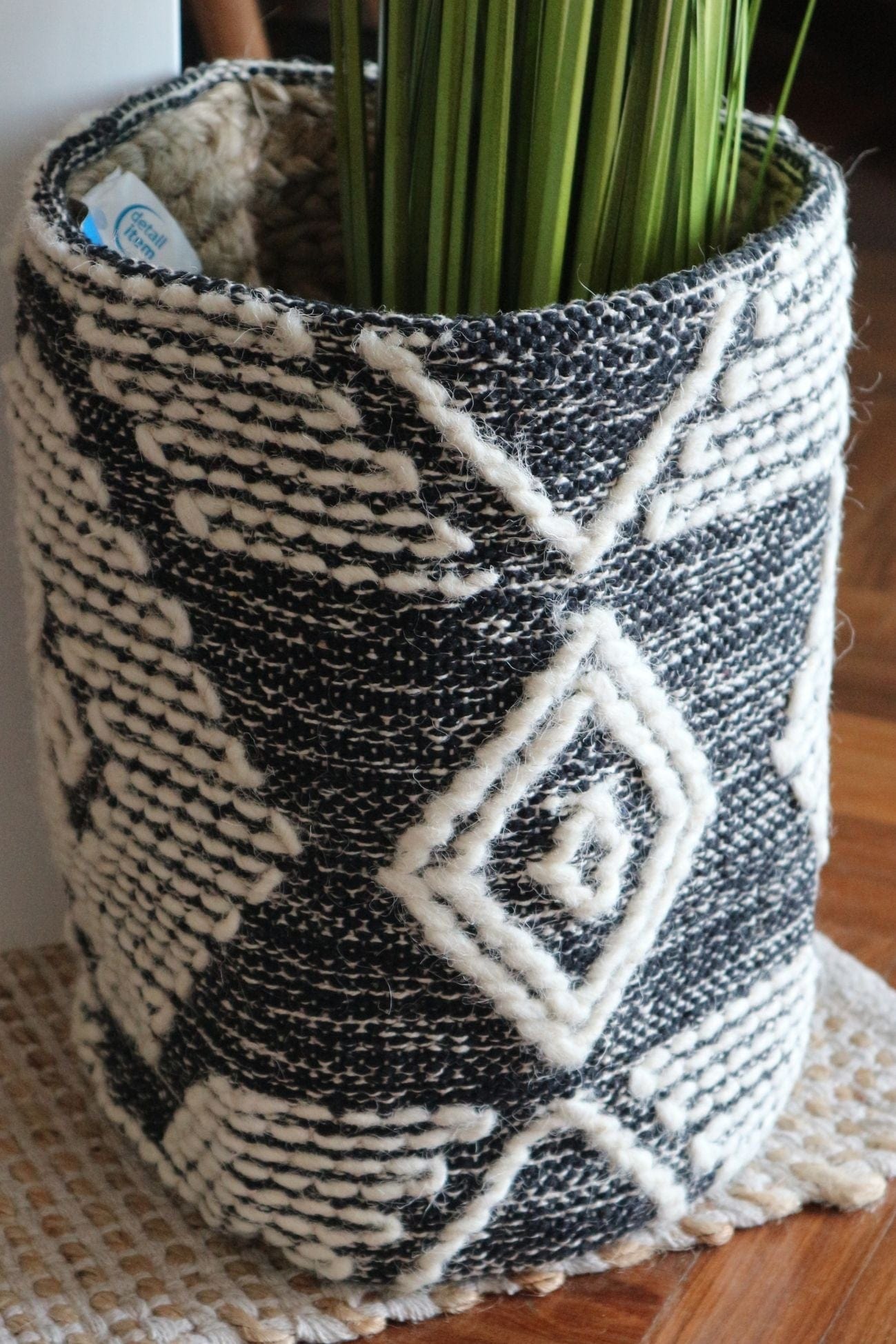 Item International Nikki Nikki - Cesto in poliestere beige con frange in stile boho | Item International