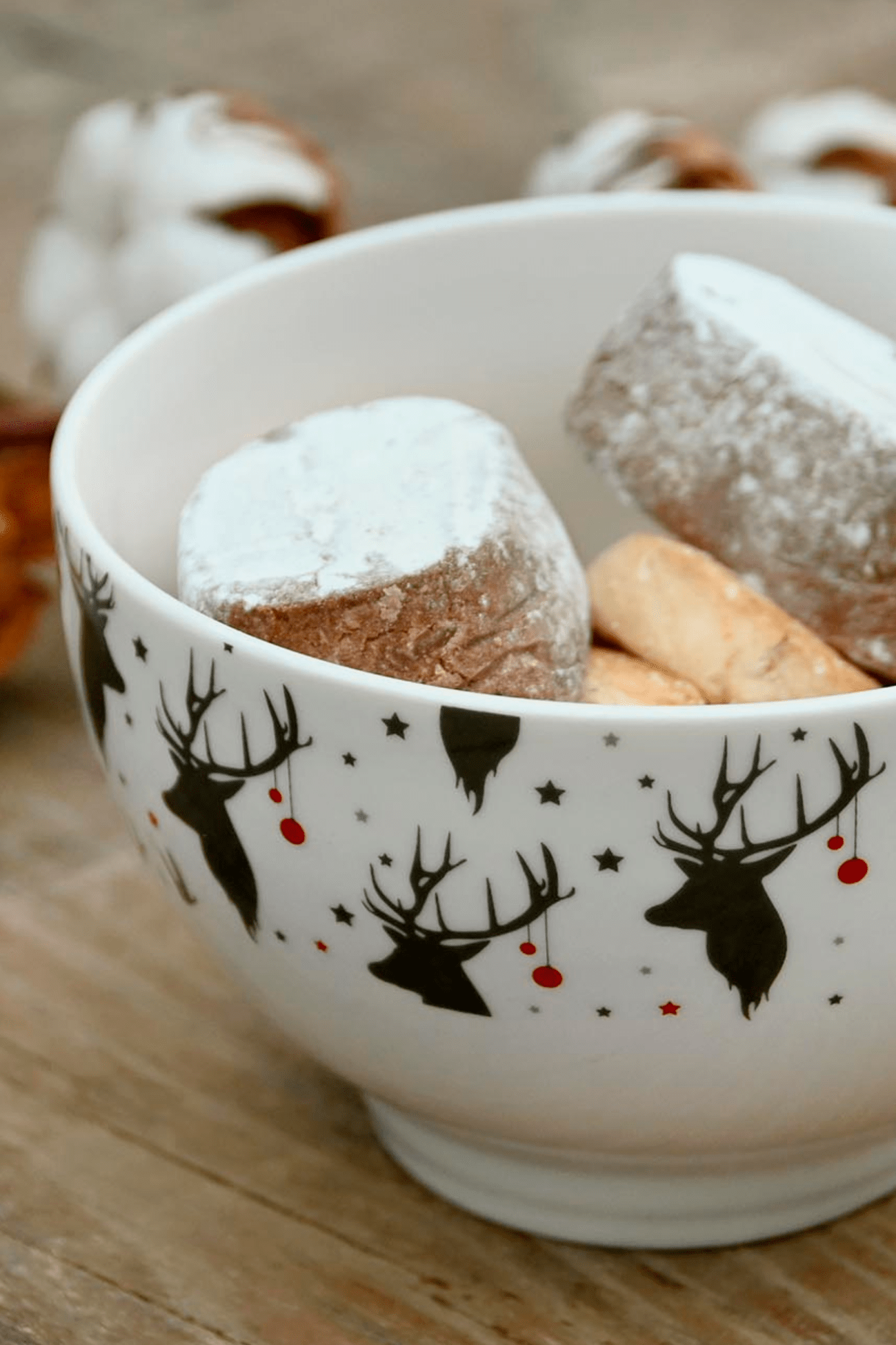 Item International Rudolph Ciotola natalizia bianca con renne