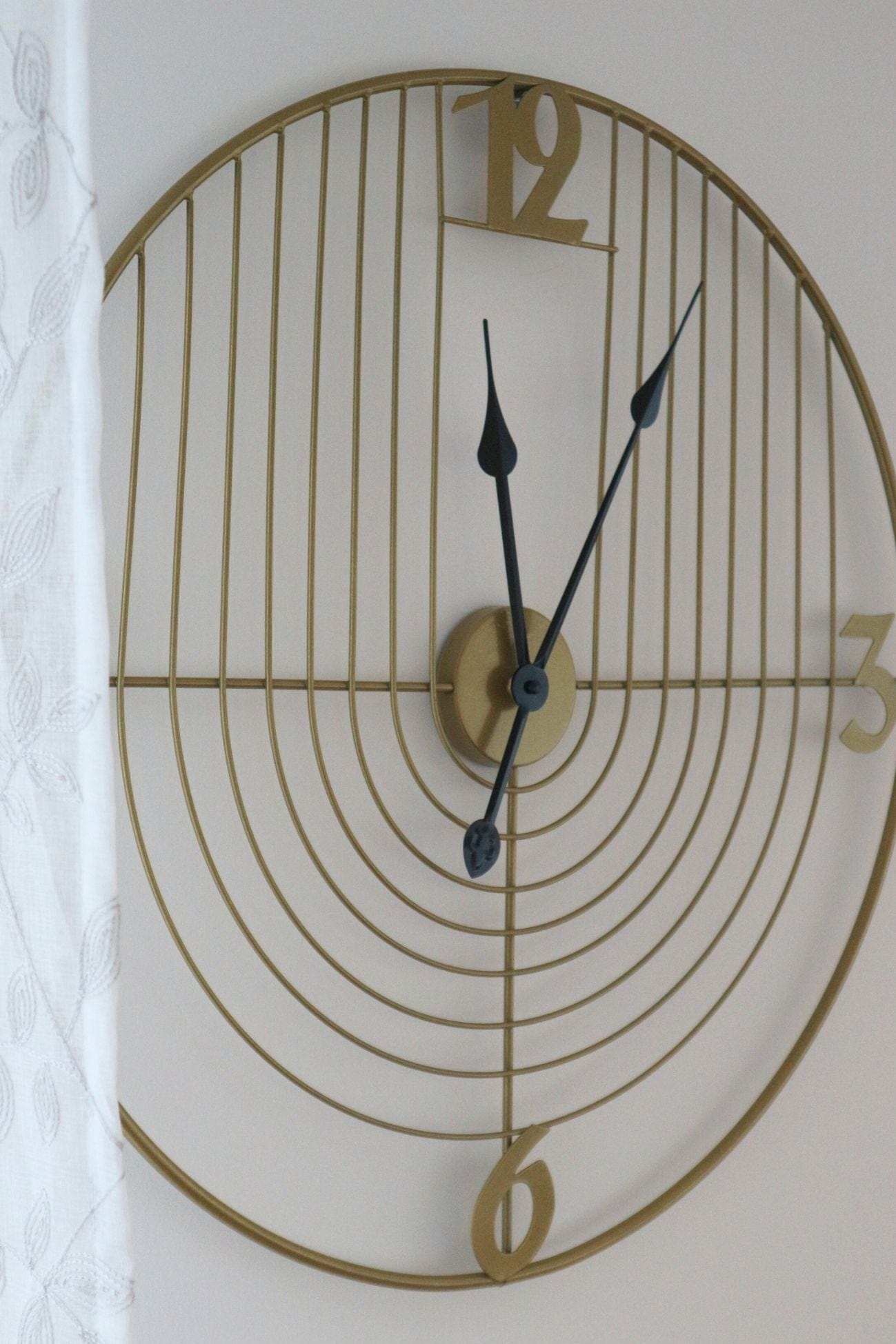 Item International Trish Trish - Orologio da parete dorato moderno | Item International